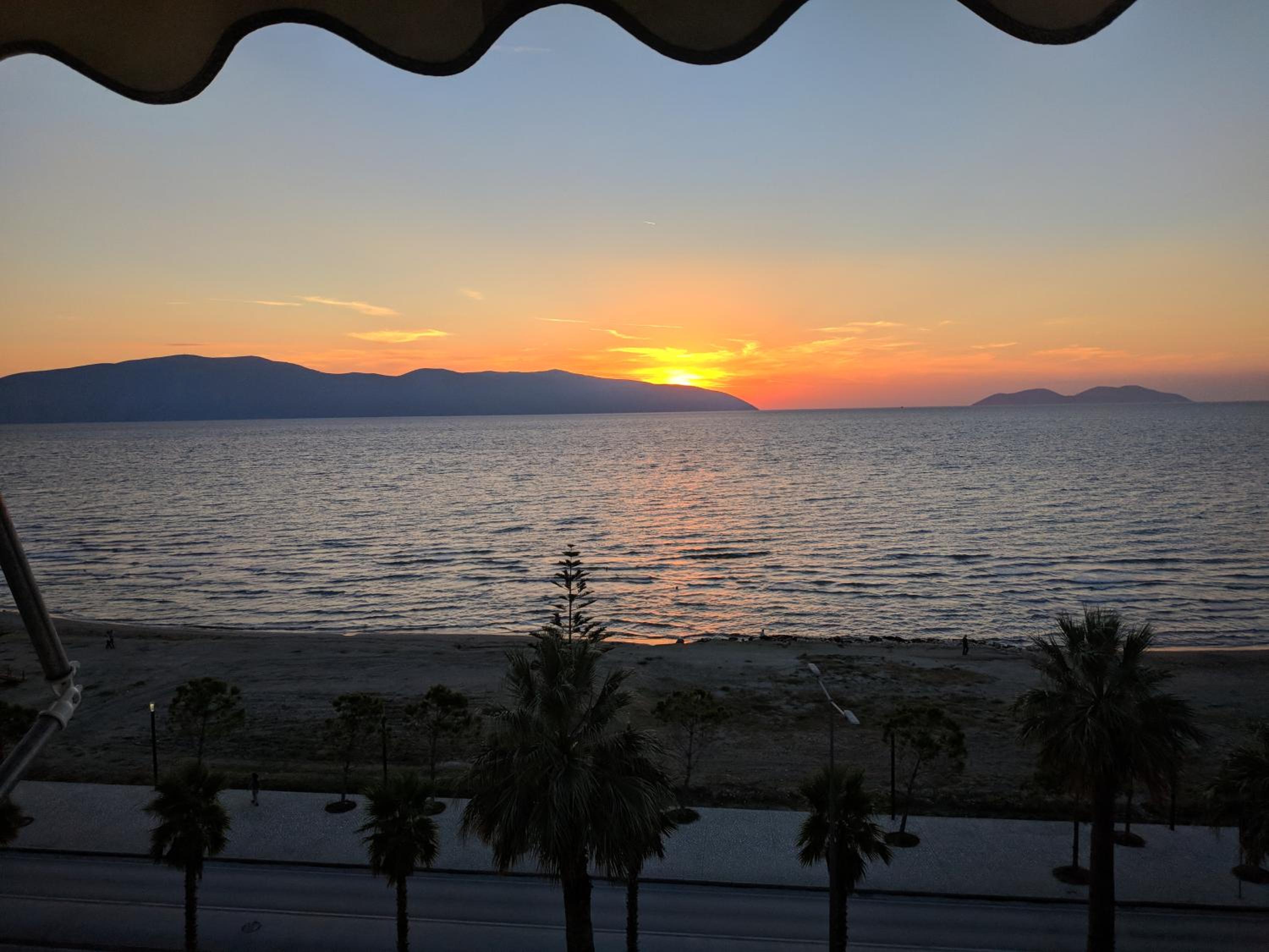 Lucky Lux Apartment photo 5