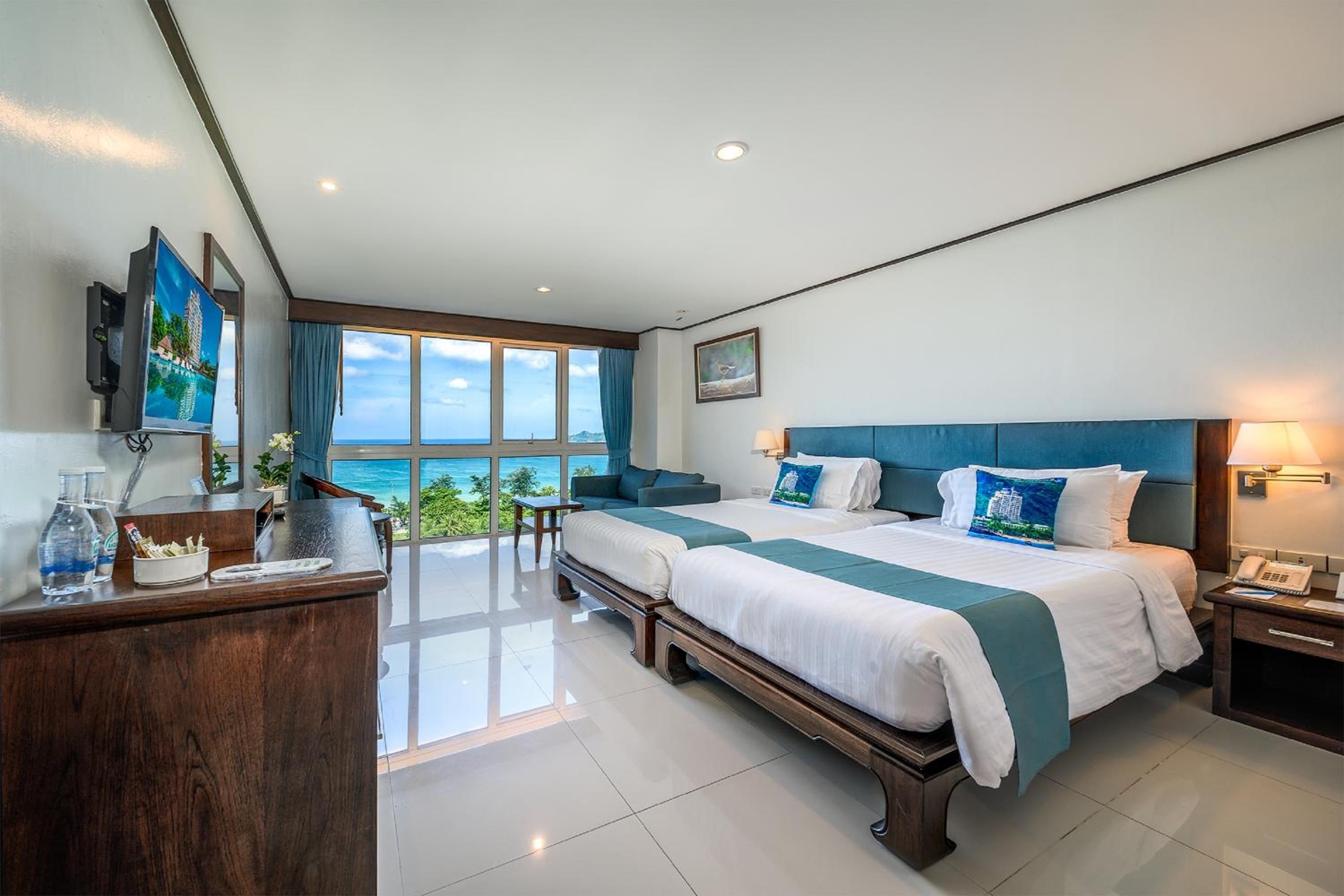 Andaman Beach Suites Hotel, Patong Phuket — photo 45