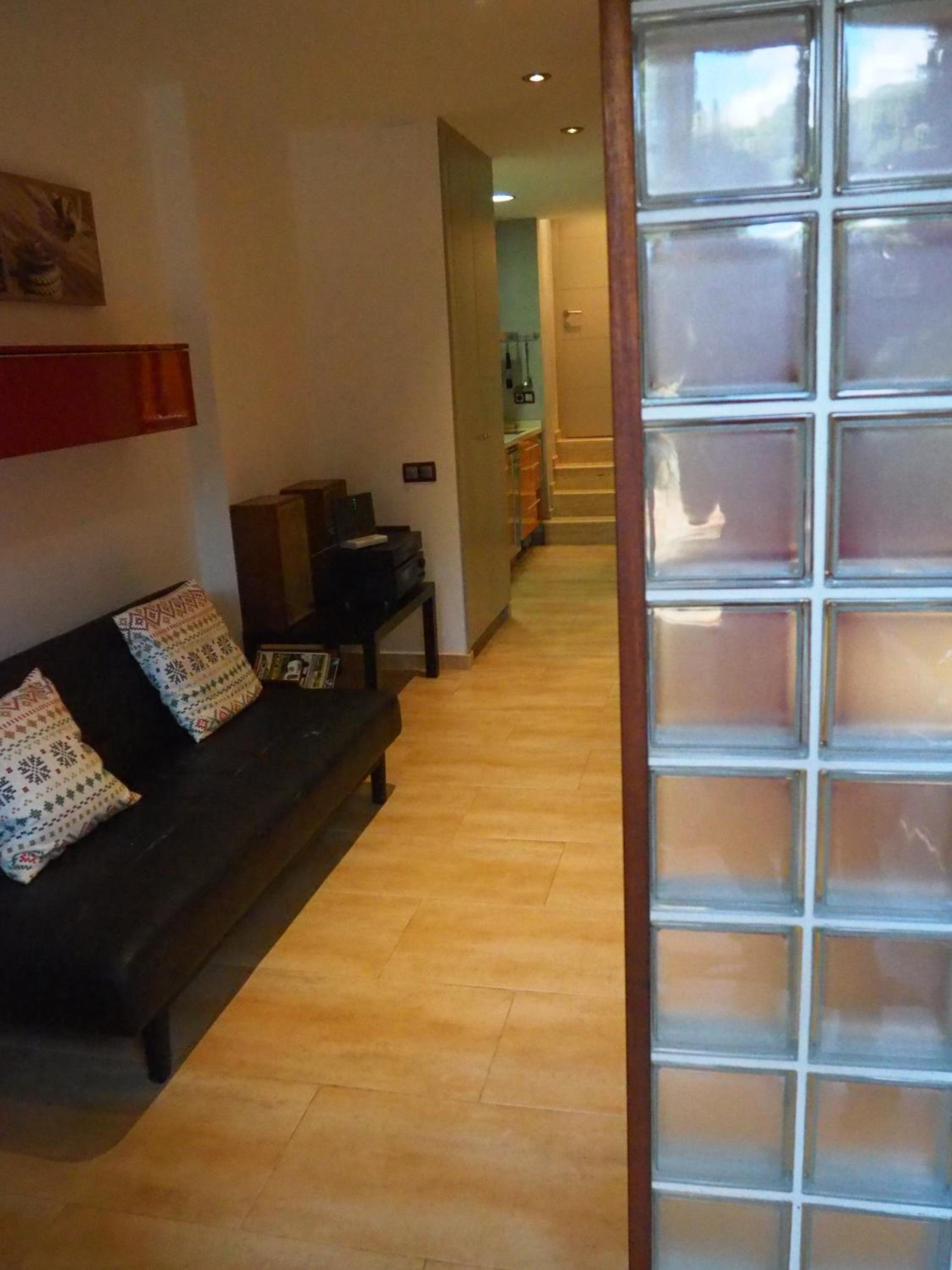 apartamento aislado jardín y piscina view 3