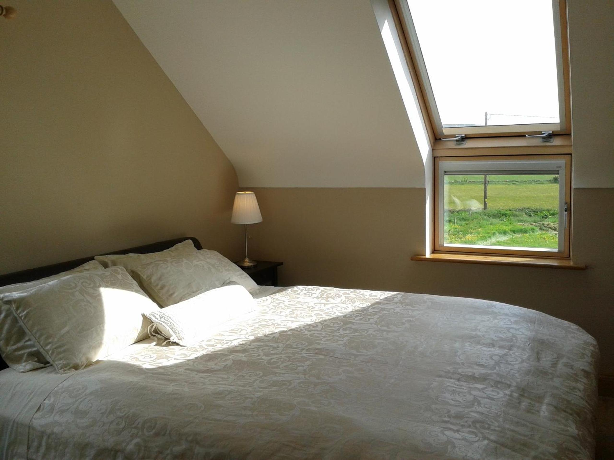Blackberry Lodge Accommodation en Doolin — bedroom