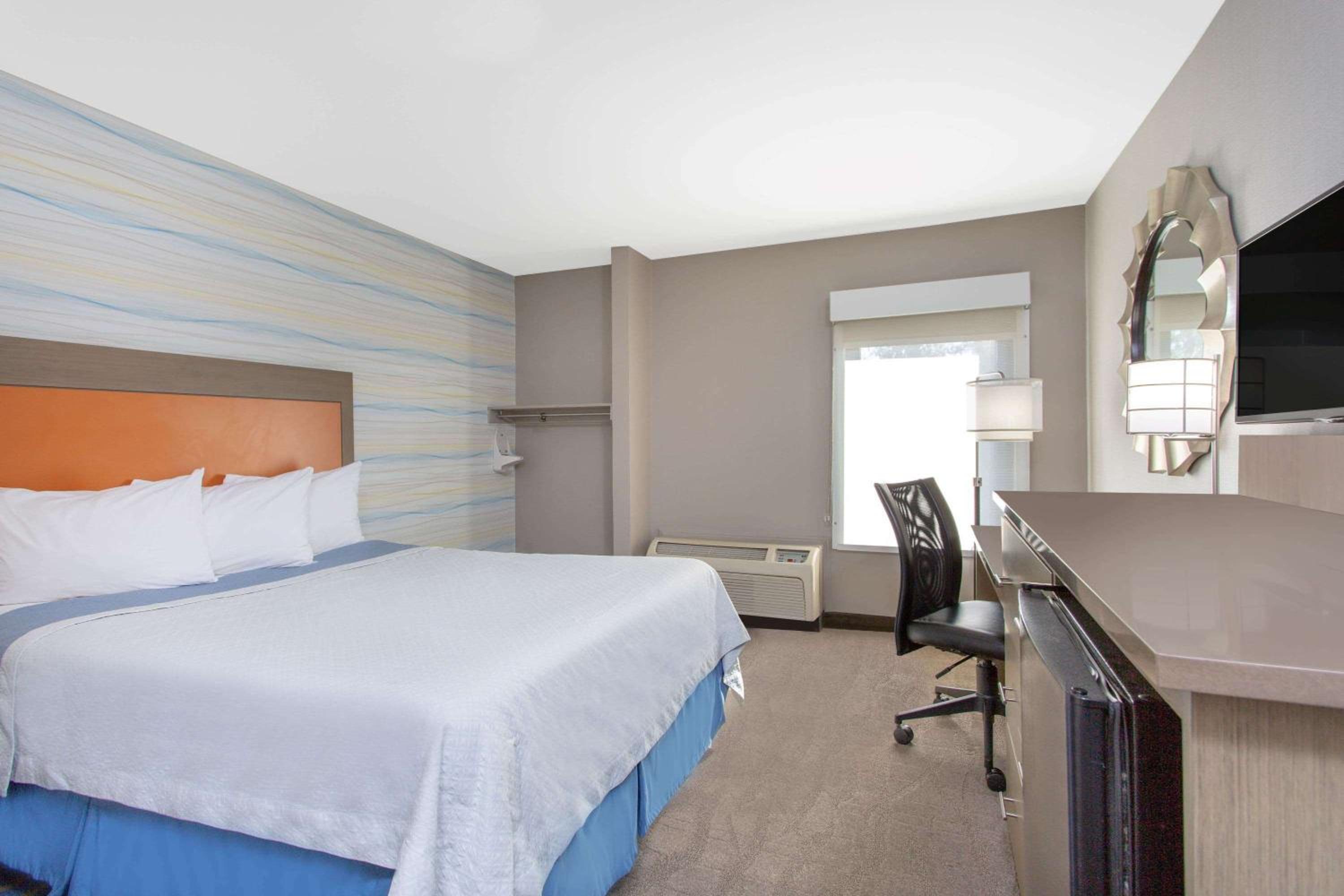 Days Inn by Wyndham Lanham Washington DC - Property Image 1