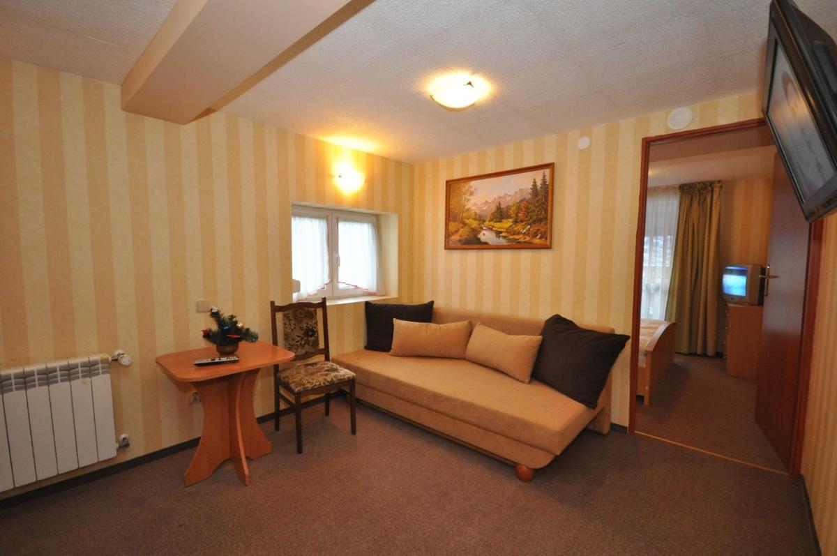 Willa Hostel Kasprowy view 4