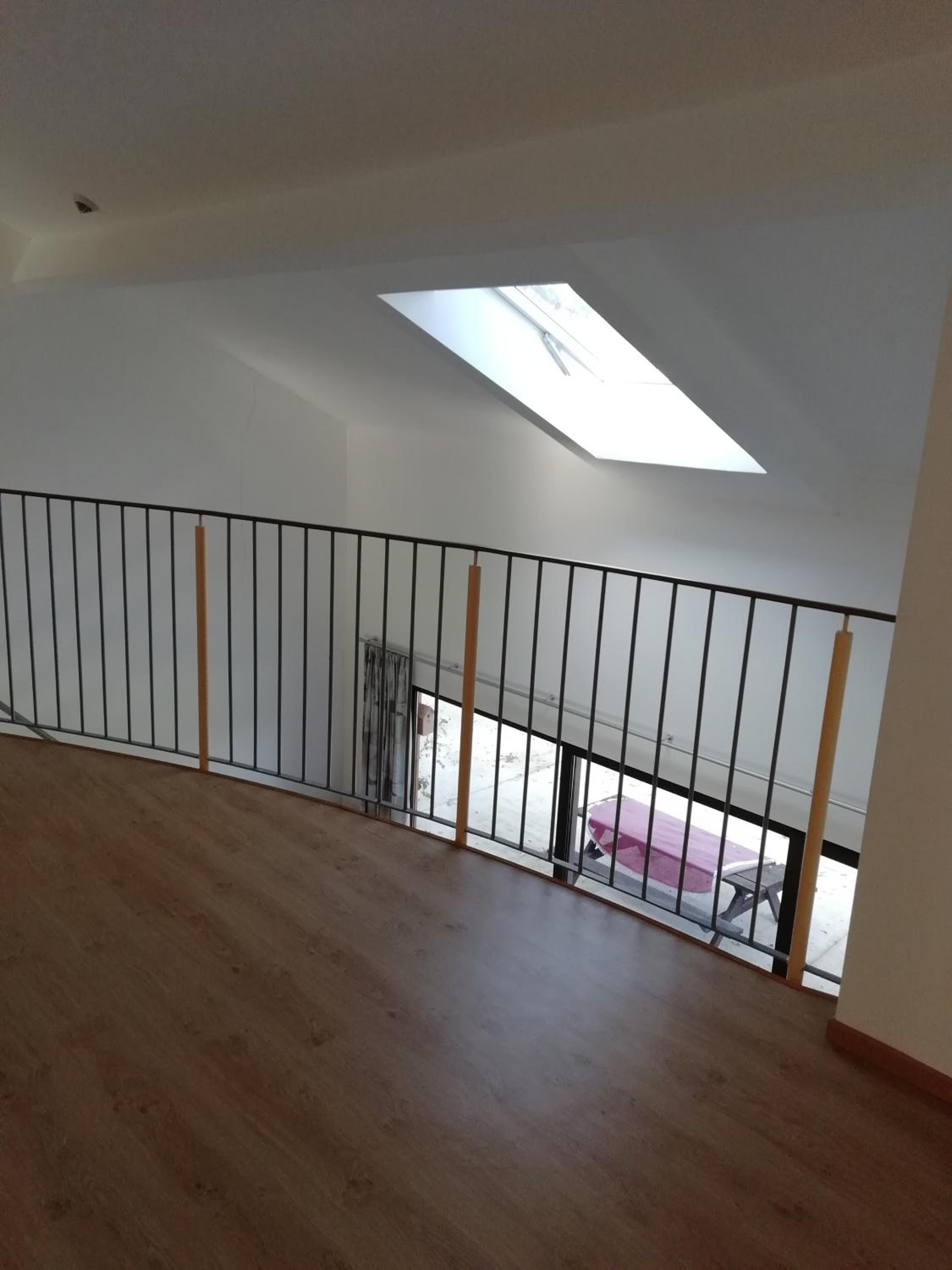 Florennes Gîte neuf 150 M2 devant un grand lac privé de 2 hectares poissonneux au milieu des bois