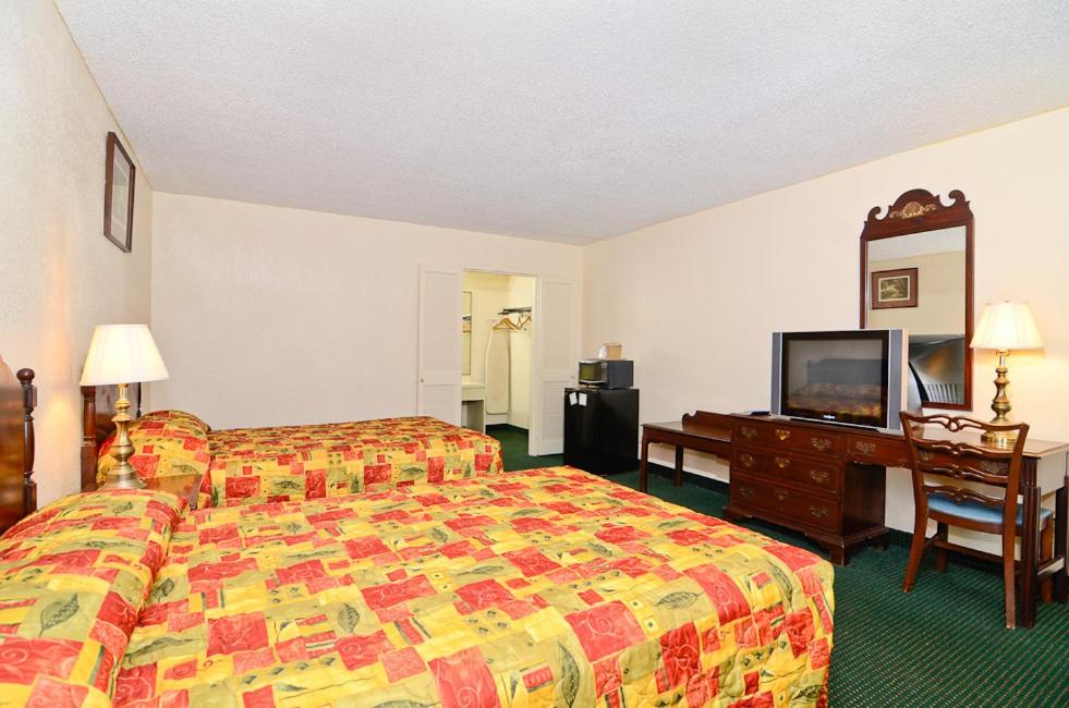 Motel 6 Sandersville, GA