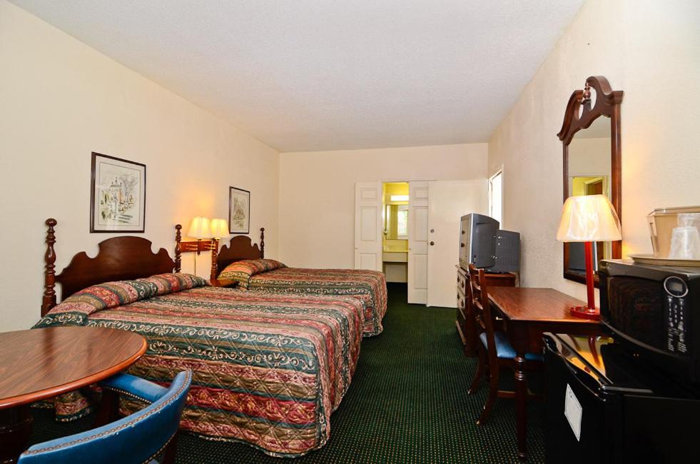 Motel 6 Sandersville, GA