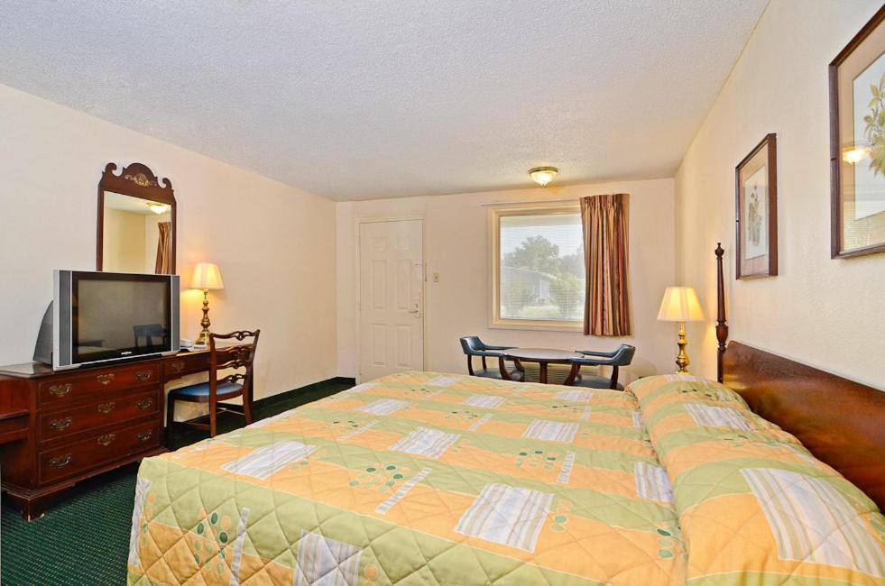 Motel 6 Sandersville, GA