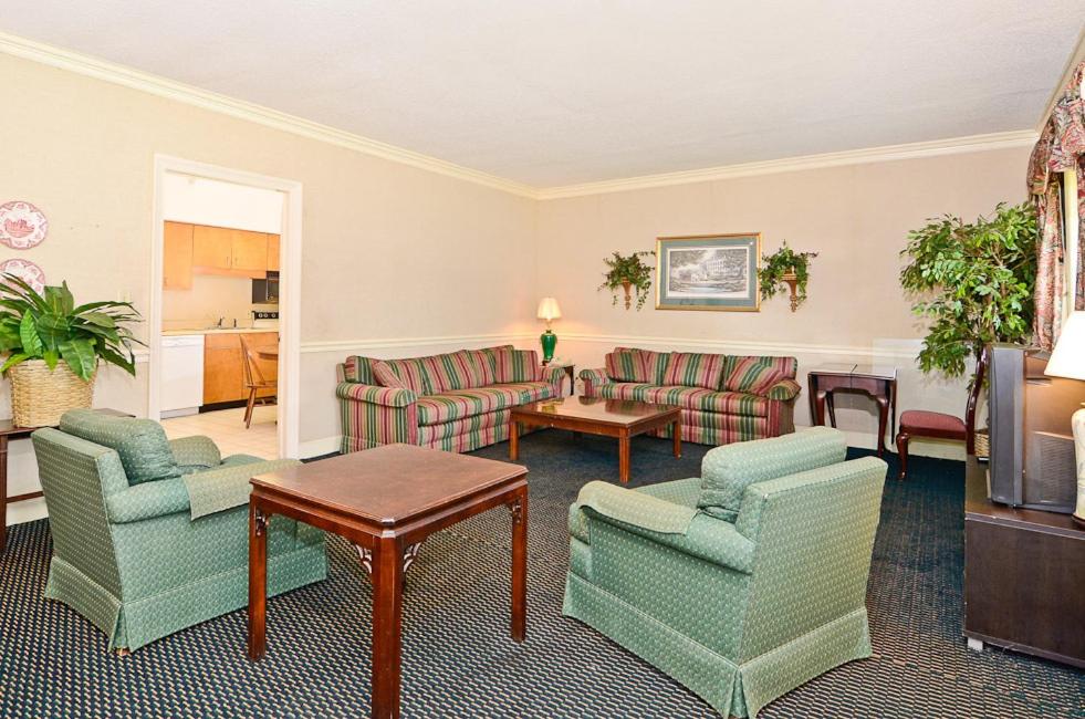 Motel 6 Sandersville, GA