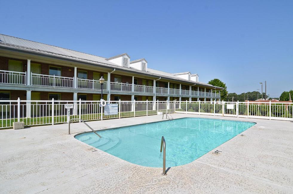 Motel 6 Sandersville, GA