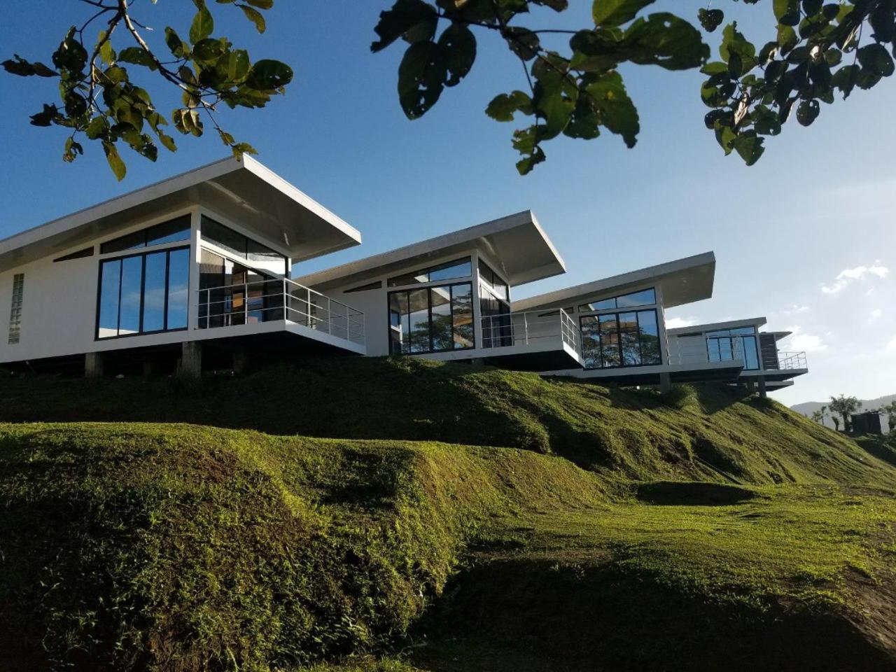 Hotel Laguna Arenal - Image 1