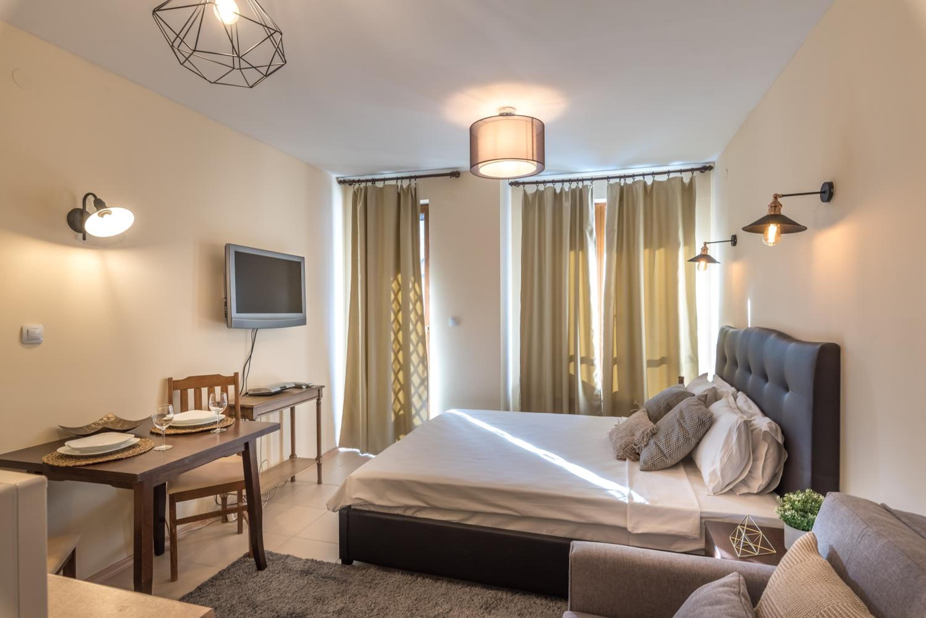 β
Stylish & Cozy Studios in Valentina Heights Boutique Hotel β