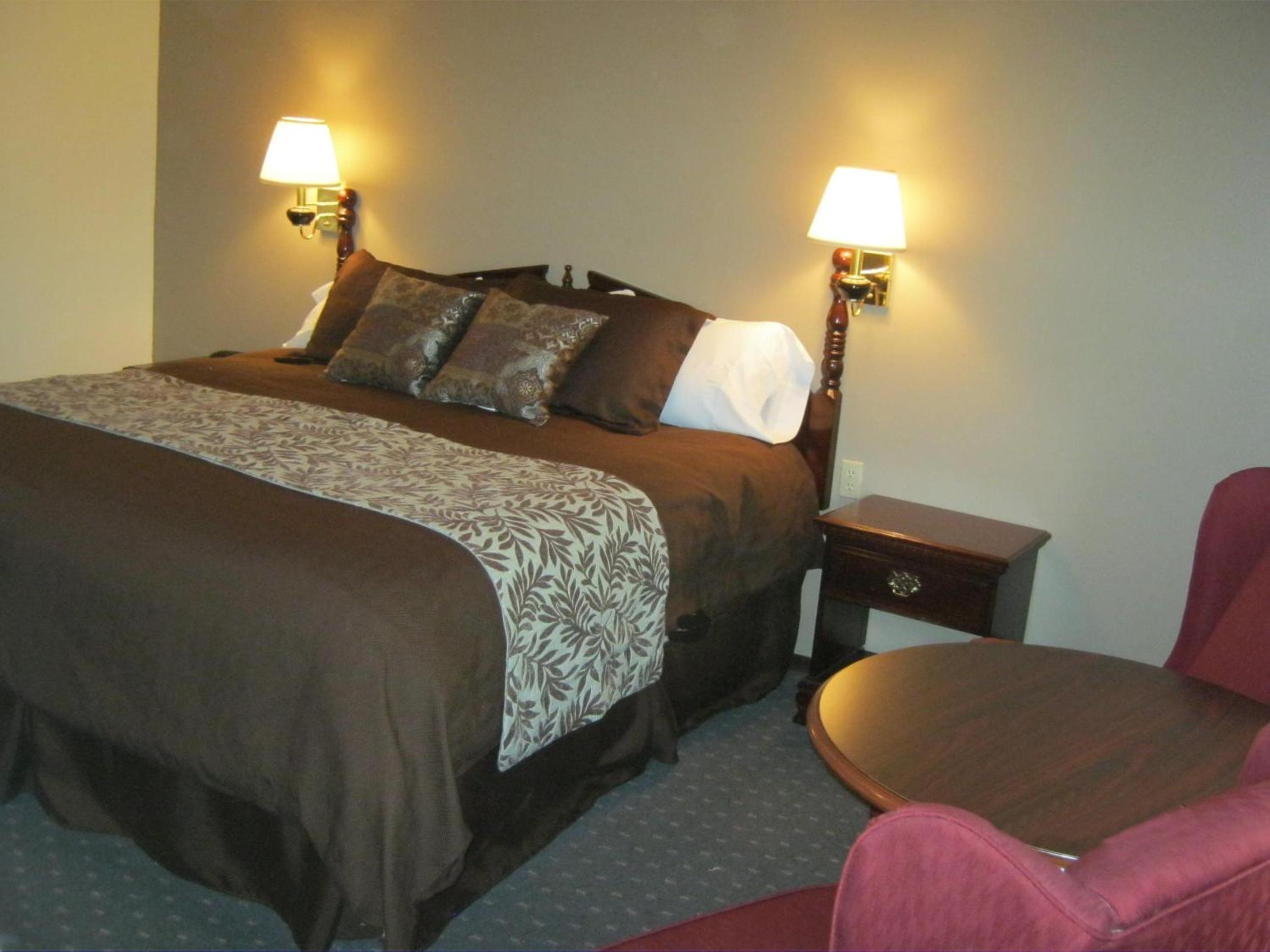 Stagecoach Inn & Suites