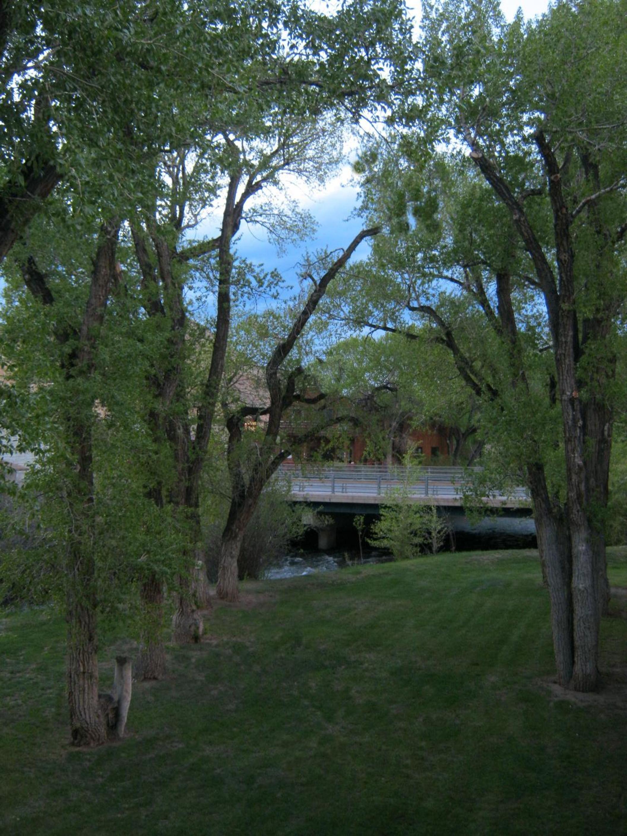 Stagecoach Inn & Suites
