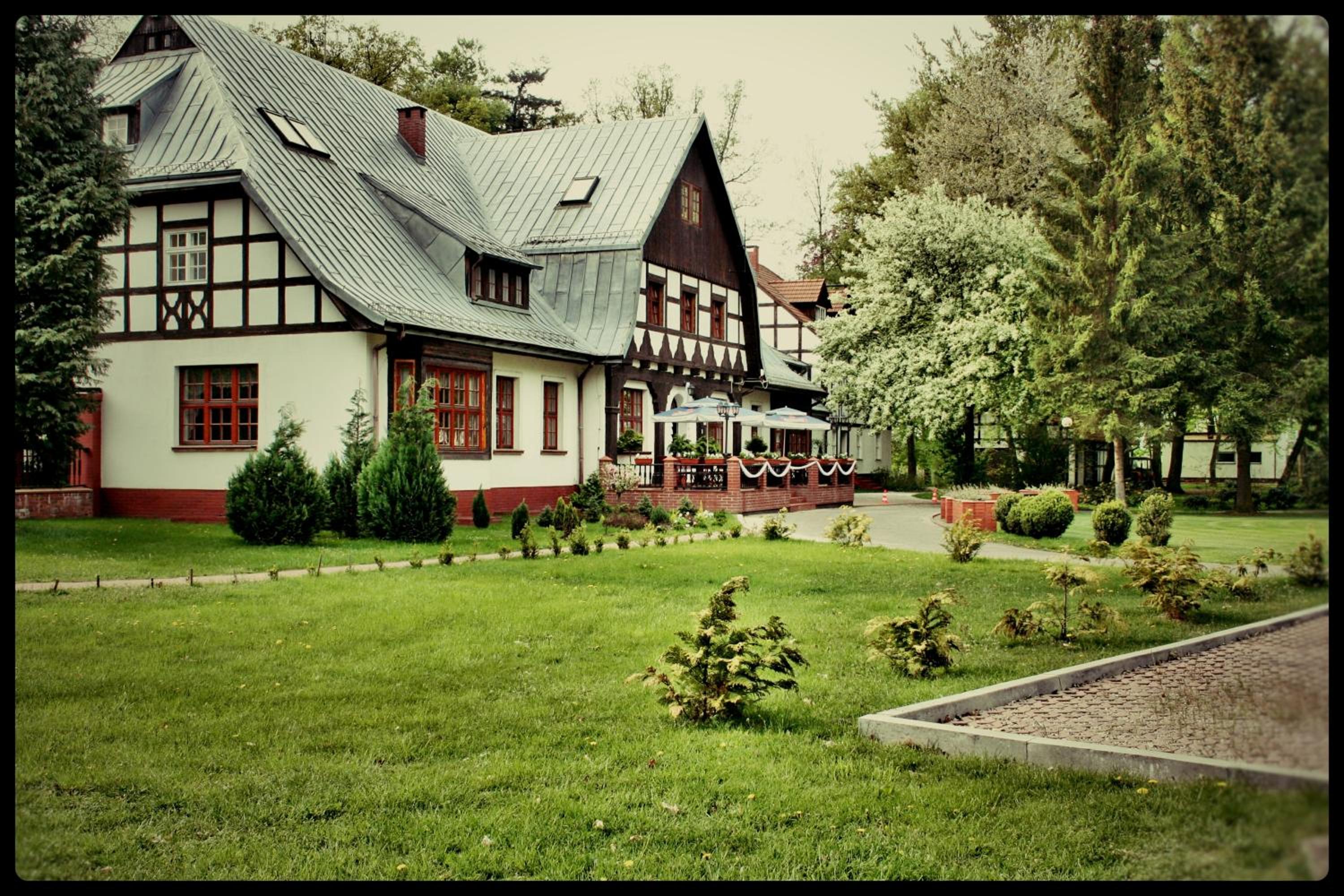 Dworek Osiecki view 4