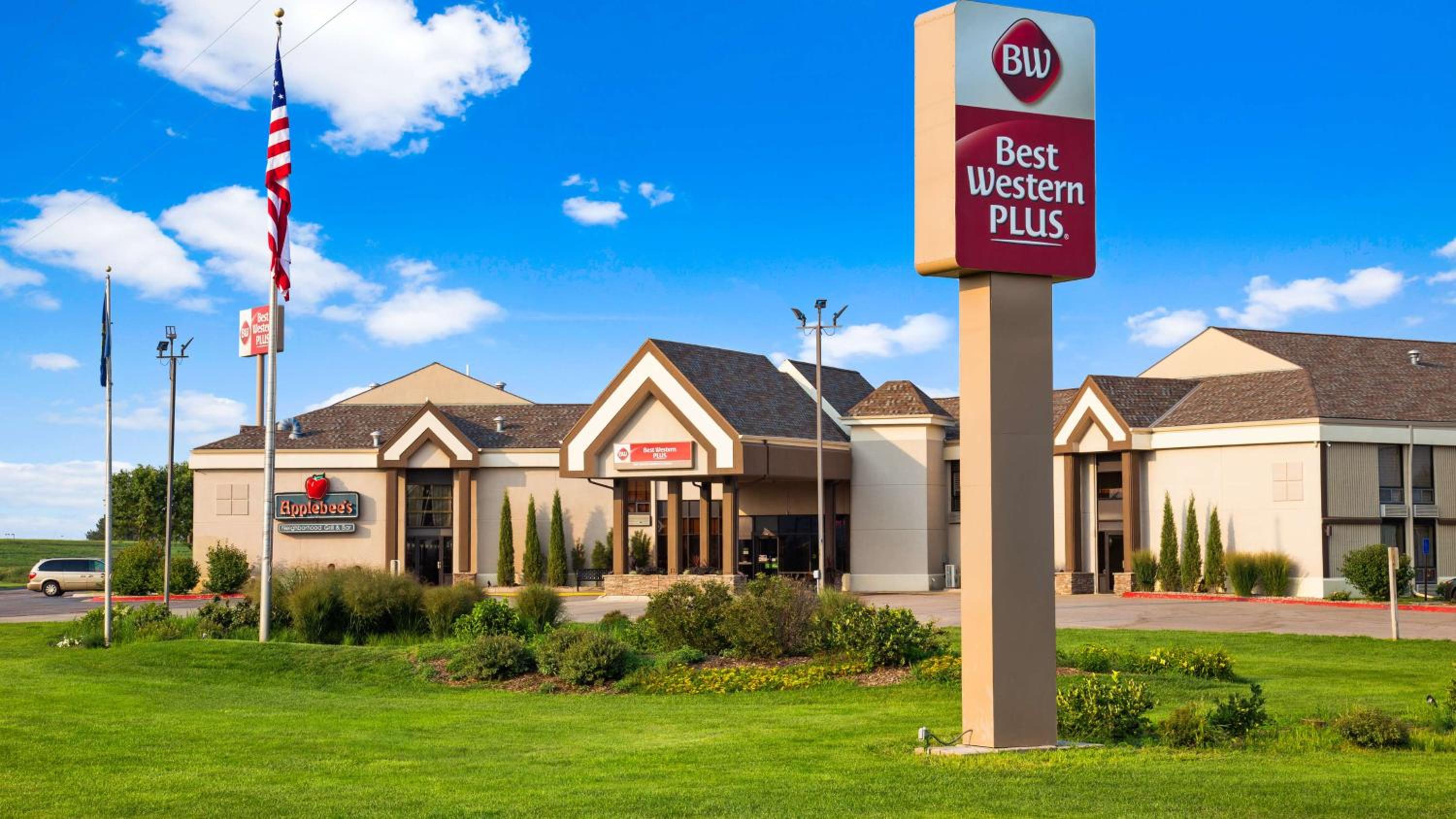 York Vacations - Best Western Plus York Hotel and Conference Center - Property Image 1