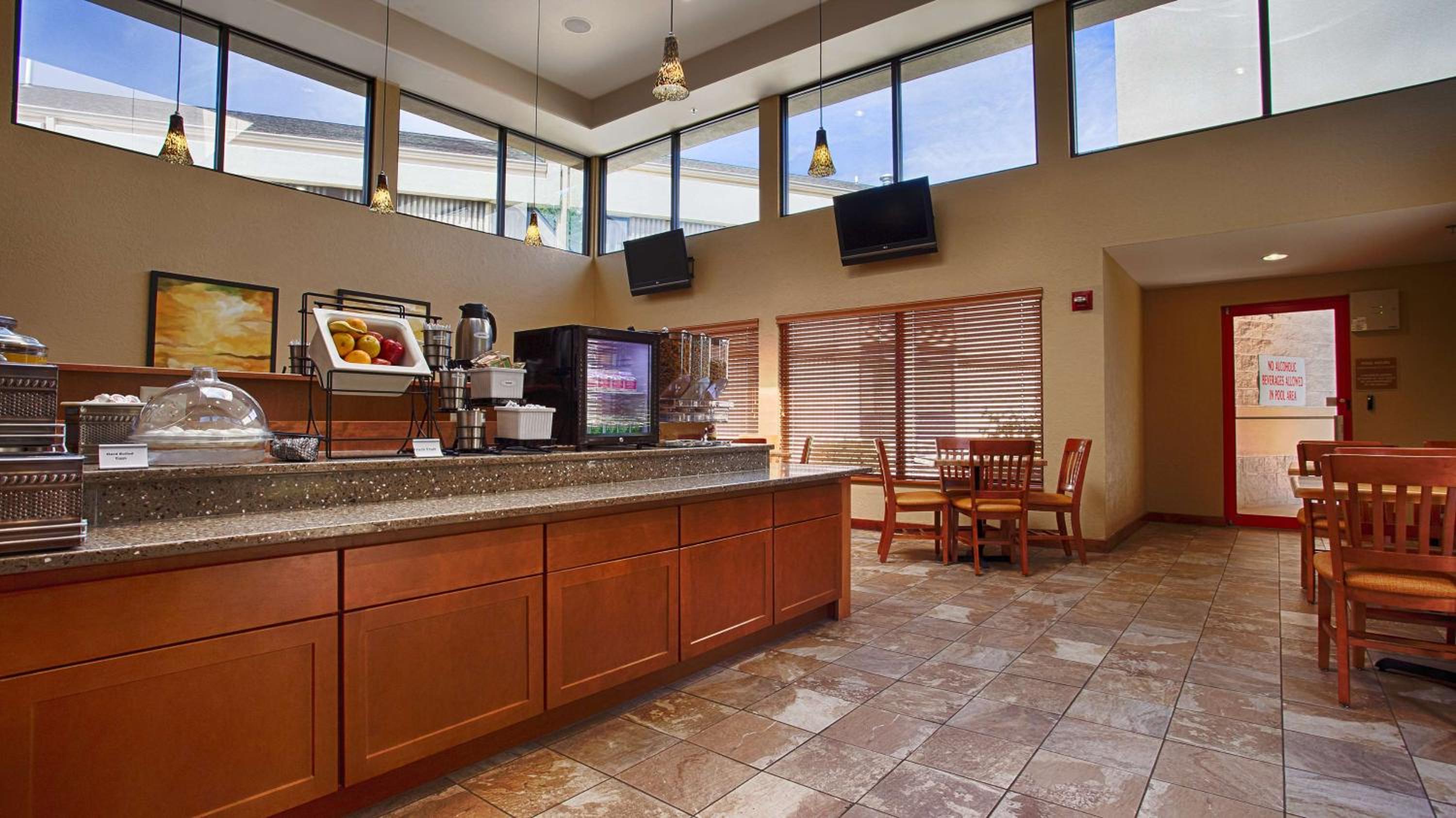 New York City Vacations - Best Western Plus York Hotel and Conference Center - Property Image 8