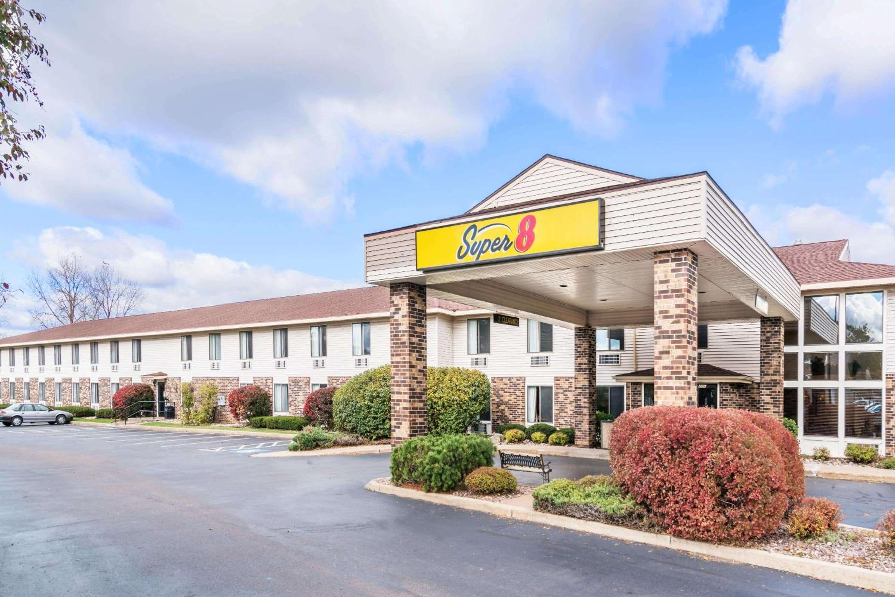 Wausau Vacations - Super 8 by Wyndham Wausau - Property Image 1