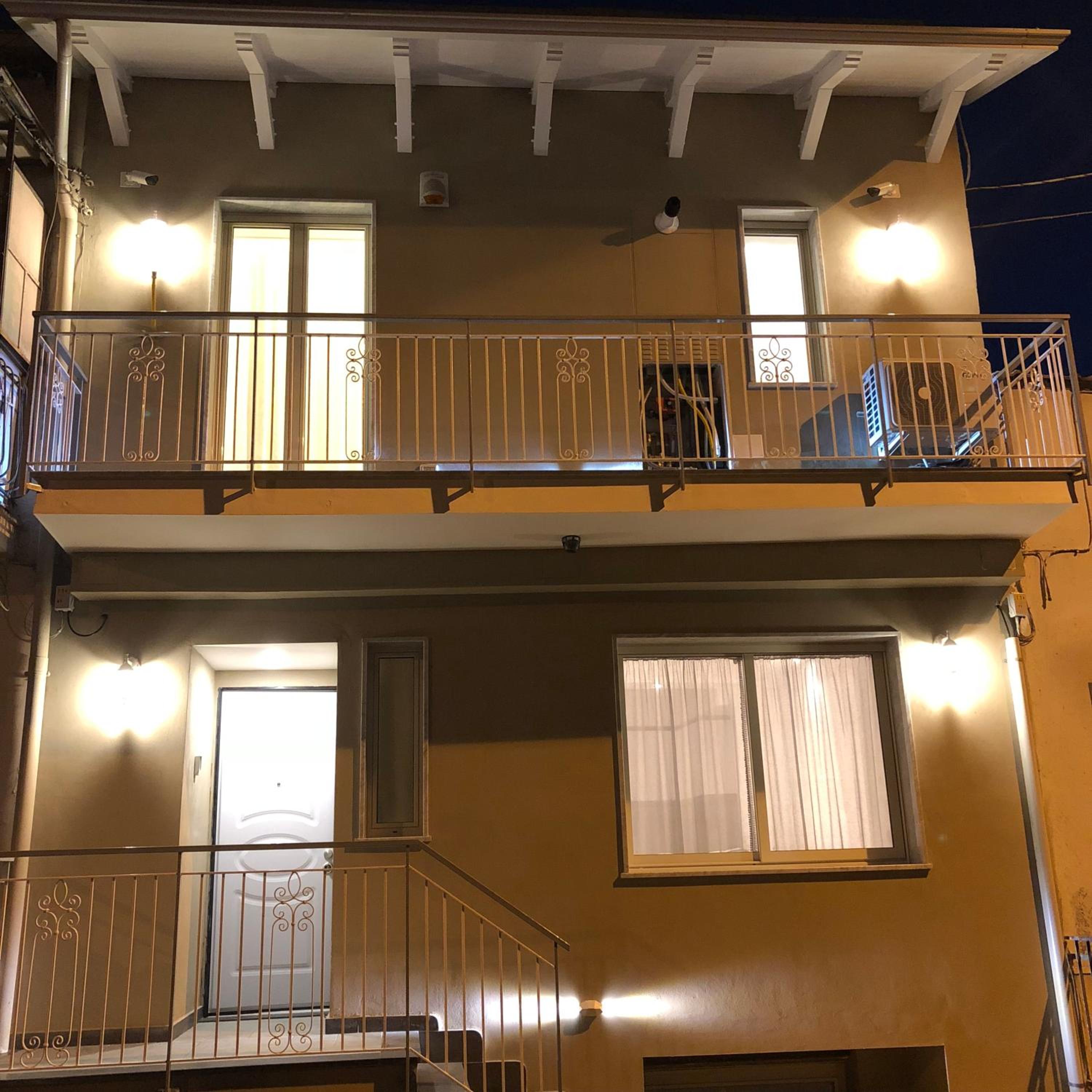 Edera e Camelie en Pompei — balance & terrace