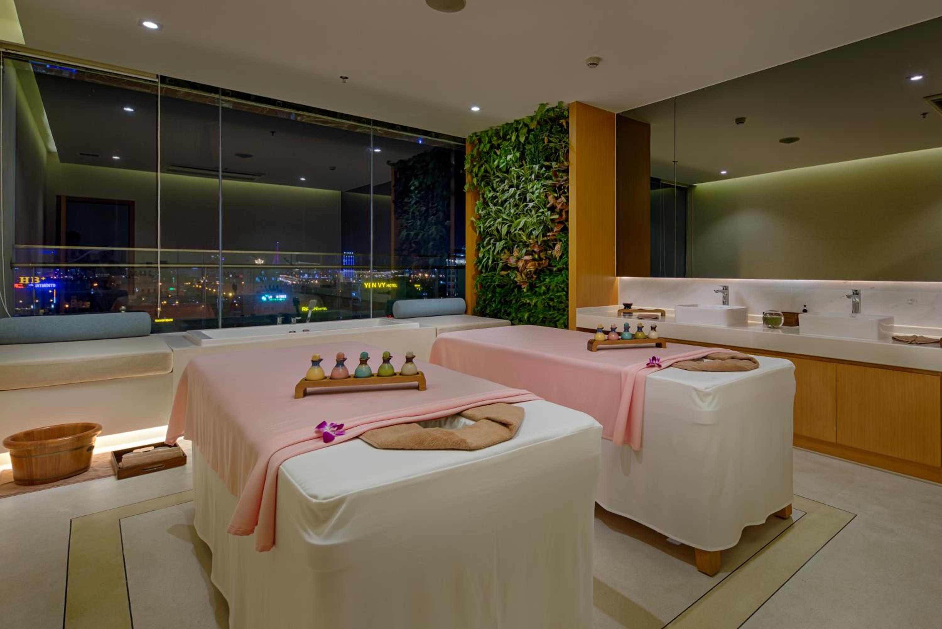 TMS Hotel Da Nang Beach 40
