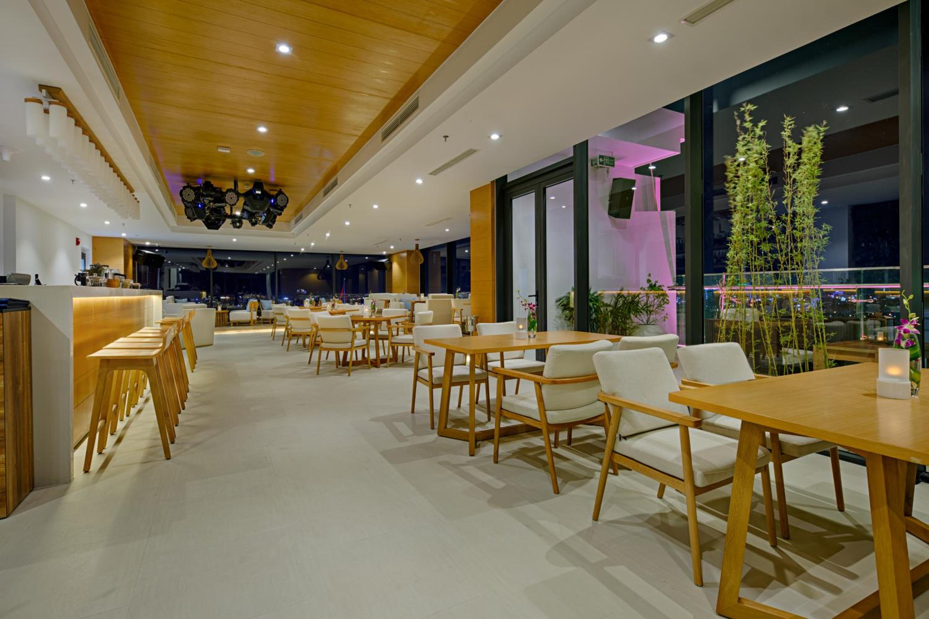 TMS Hotel Da Nang Beach 53