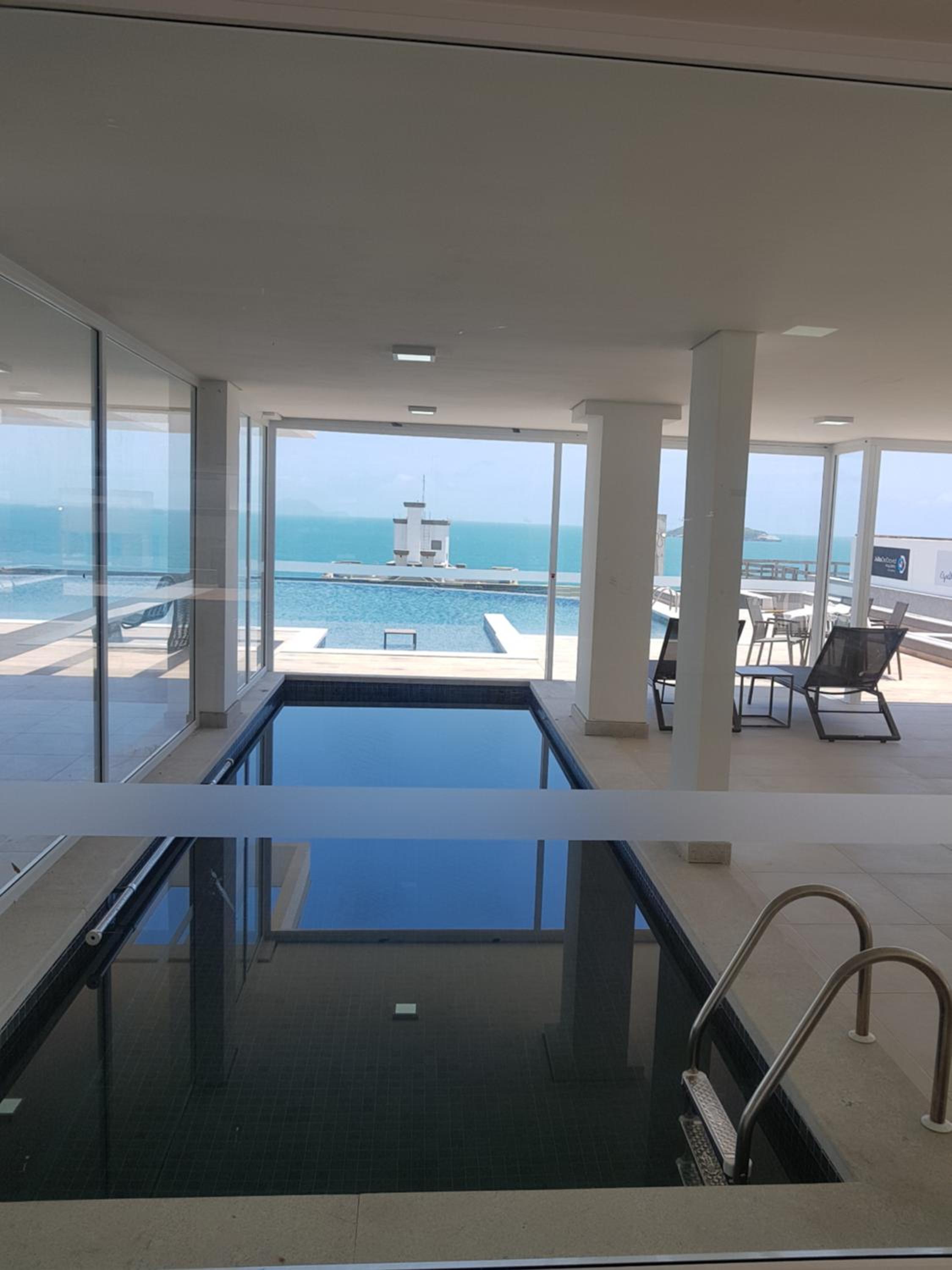 Ingleses - Infinity Pool view 5