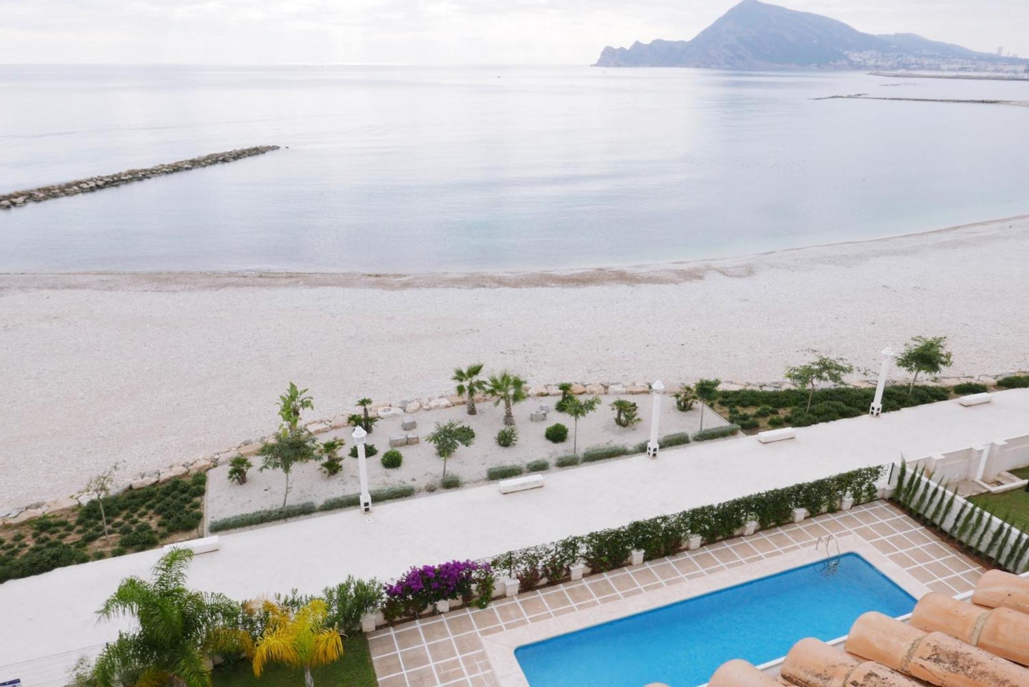 Ático-Loft frente al Mar con Piscina y Parking view 5