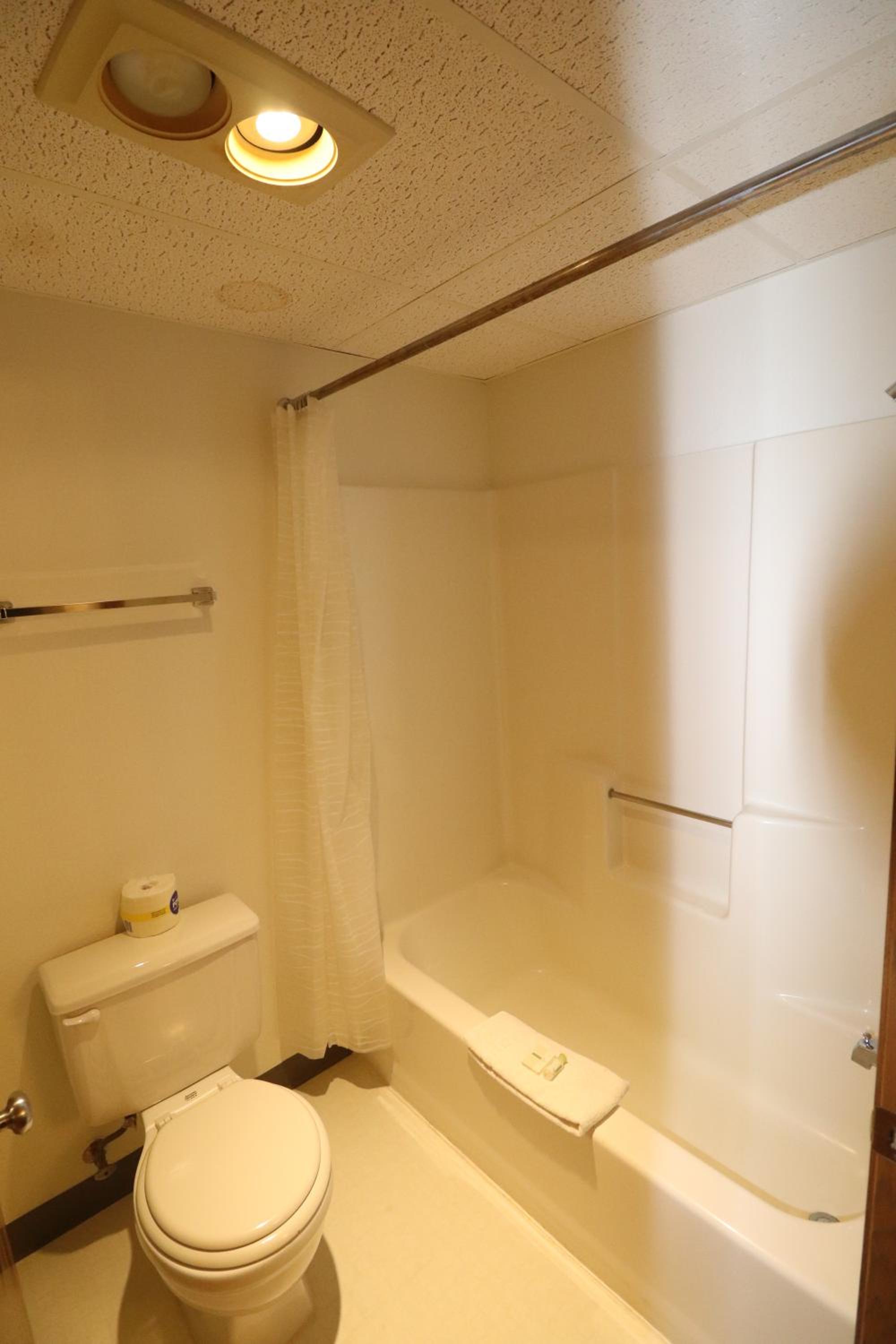 Travelodge by Wyndham Redwood Falls