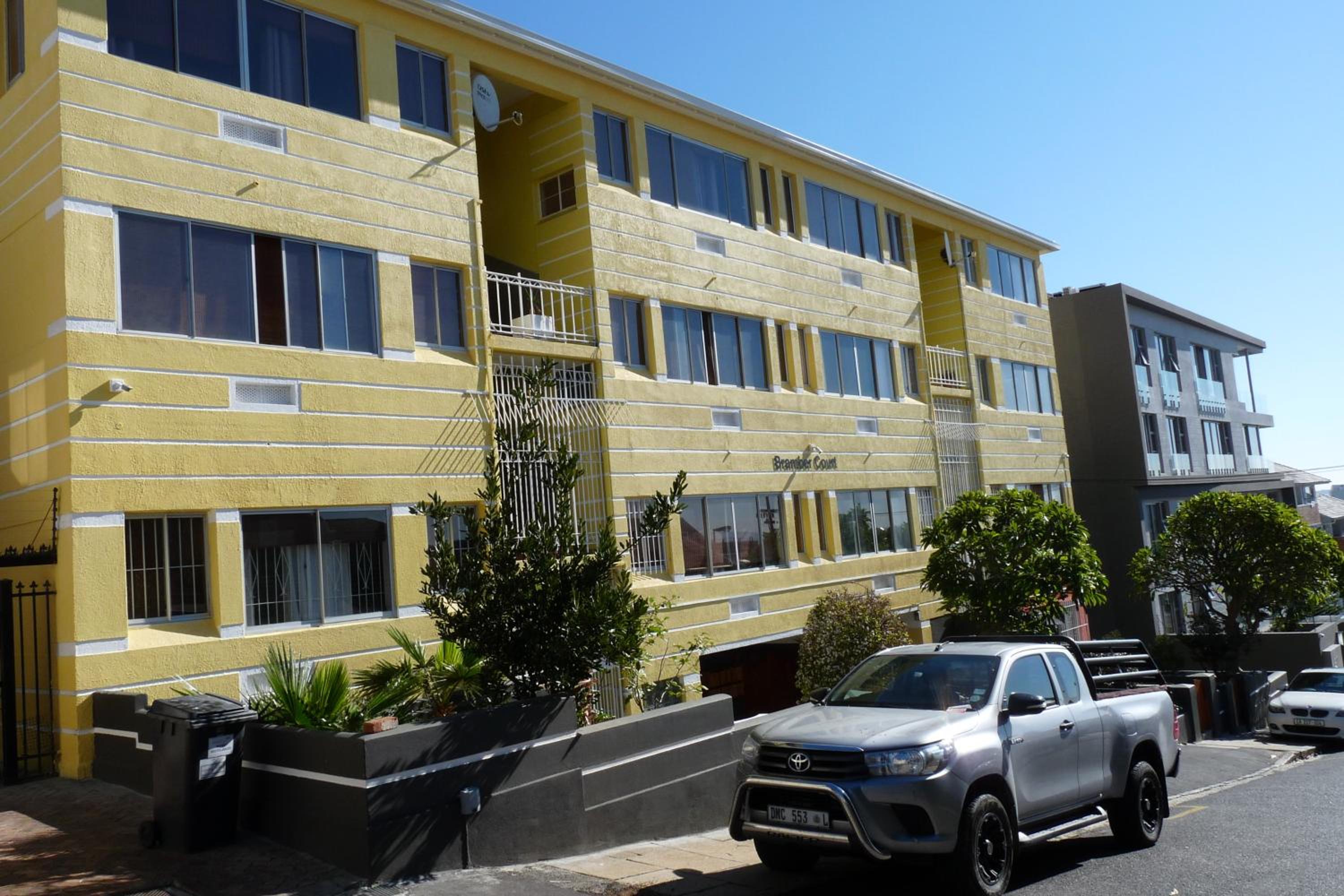 Bramber Court Art-Deco Self-Catering Apartments