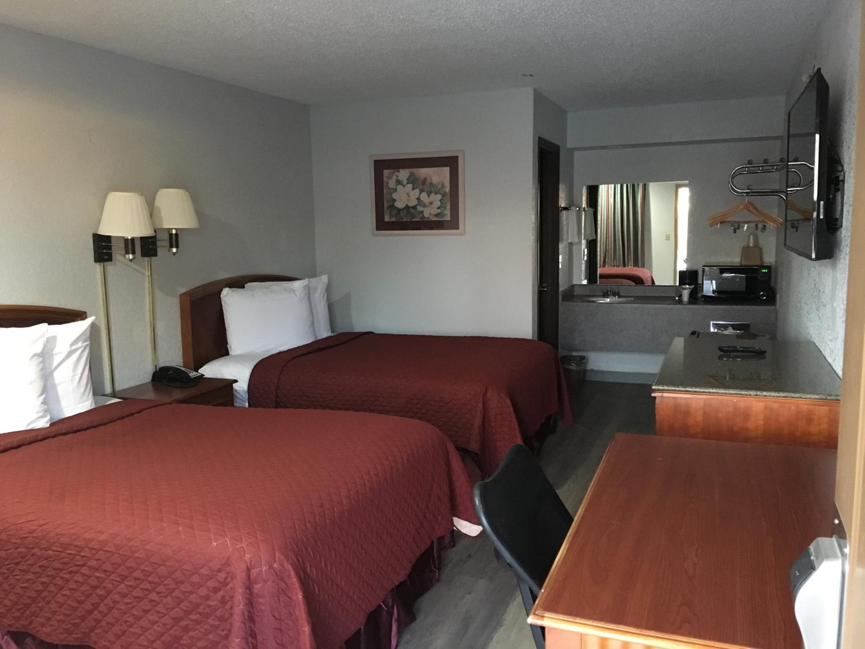 Colonial Inn - Property Image 1