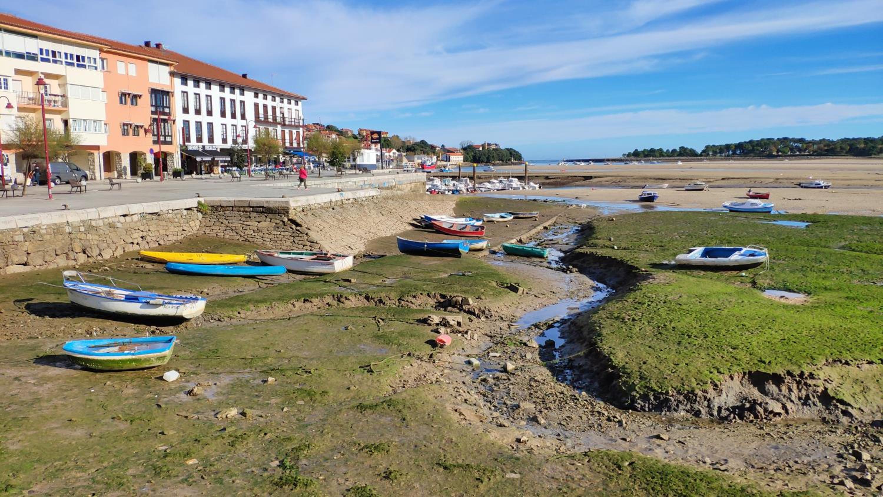 EN PLAYA SAN VICENTE DE LA BARQUERA view 3