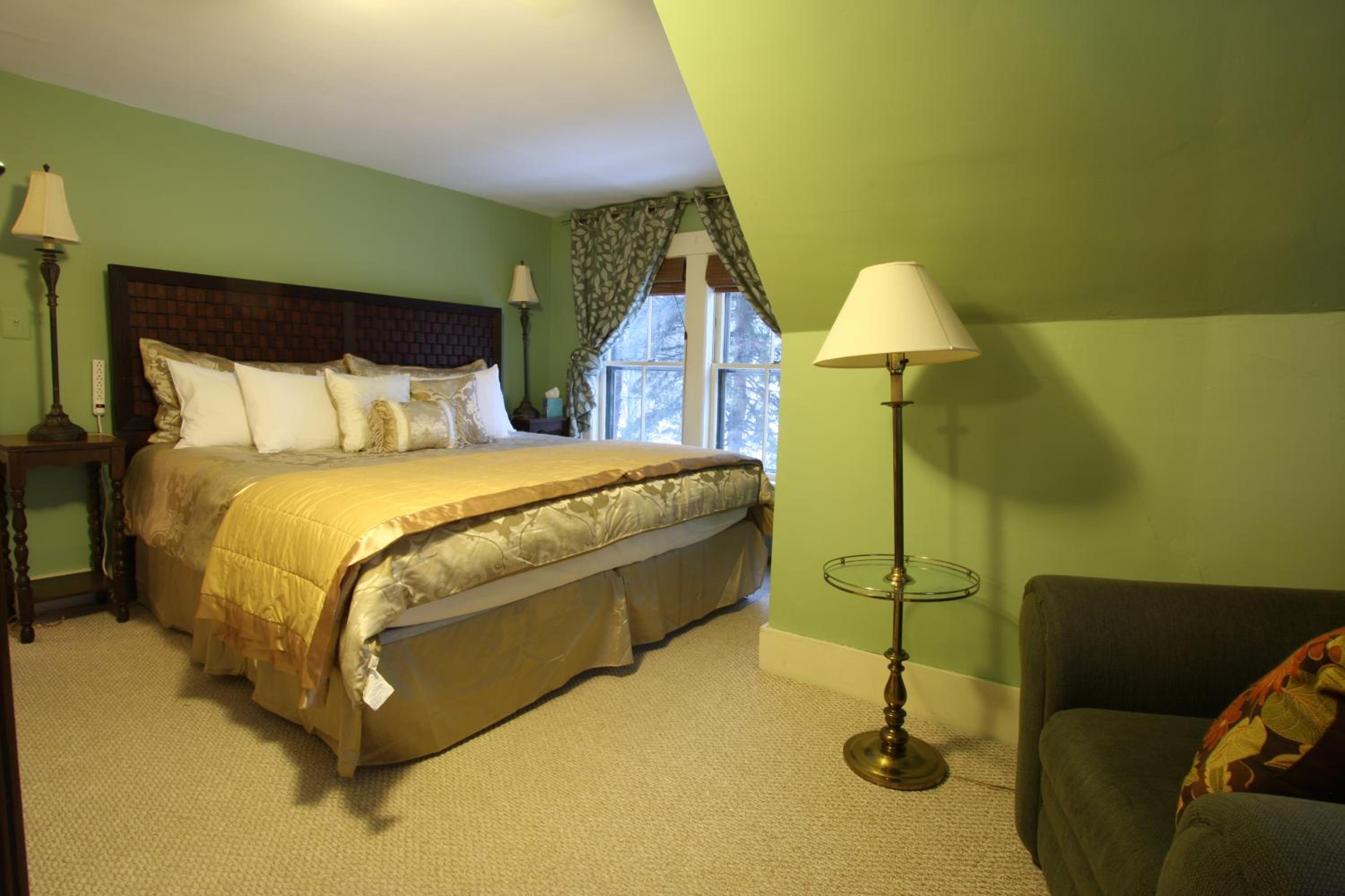Follansbee Inn