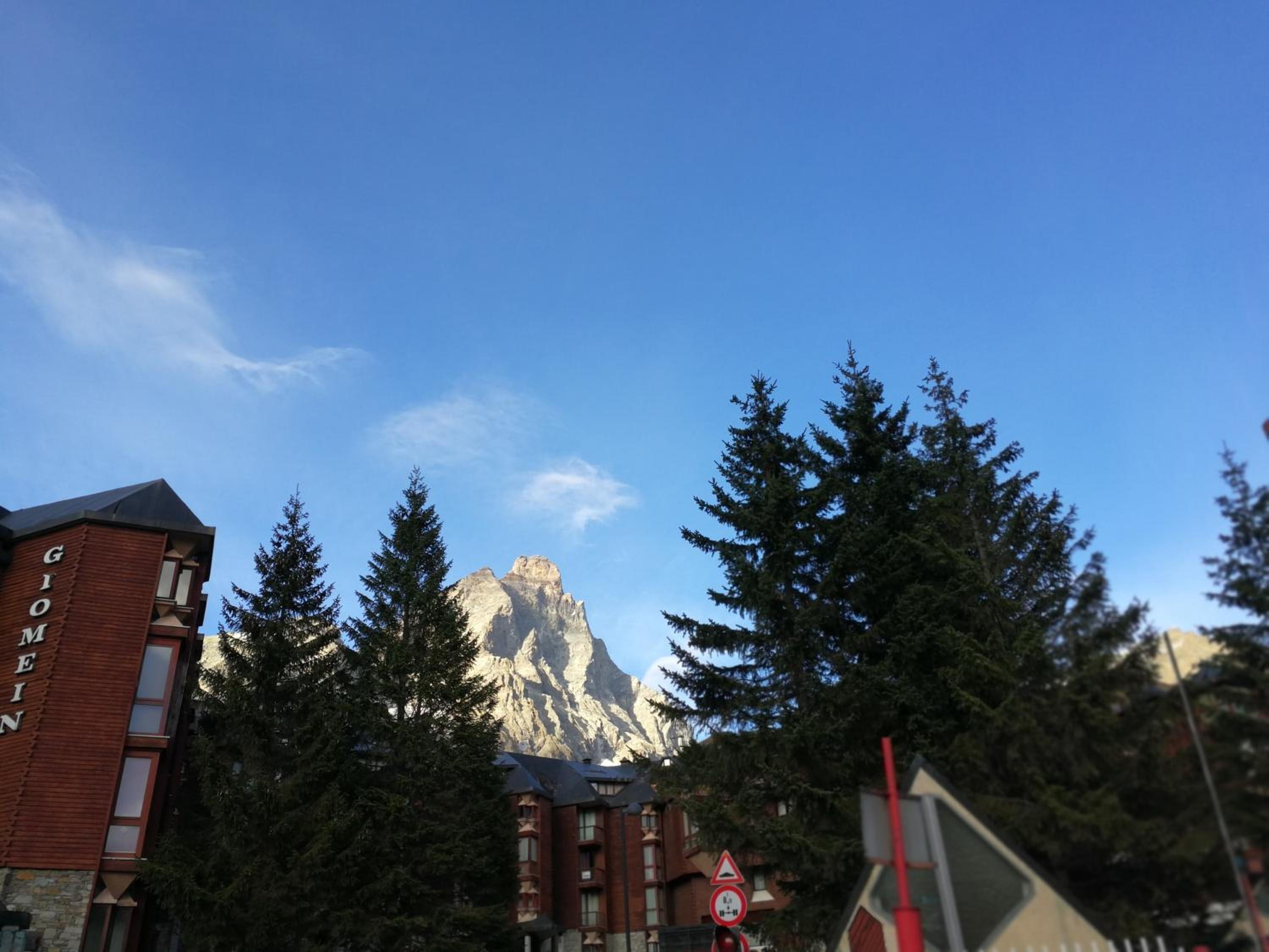 Flamma Apartment - Ski in & Ski Out view 5