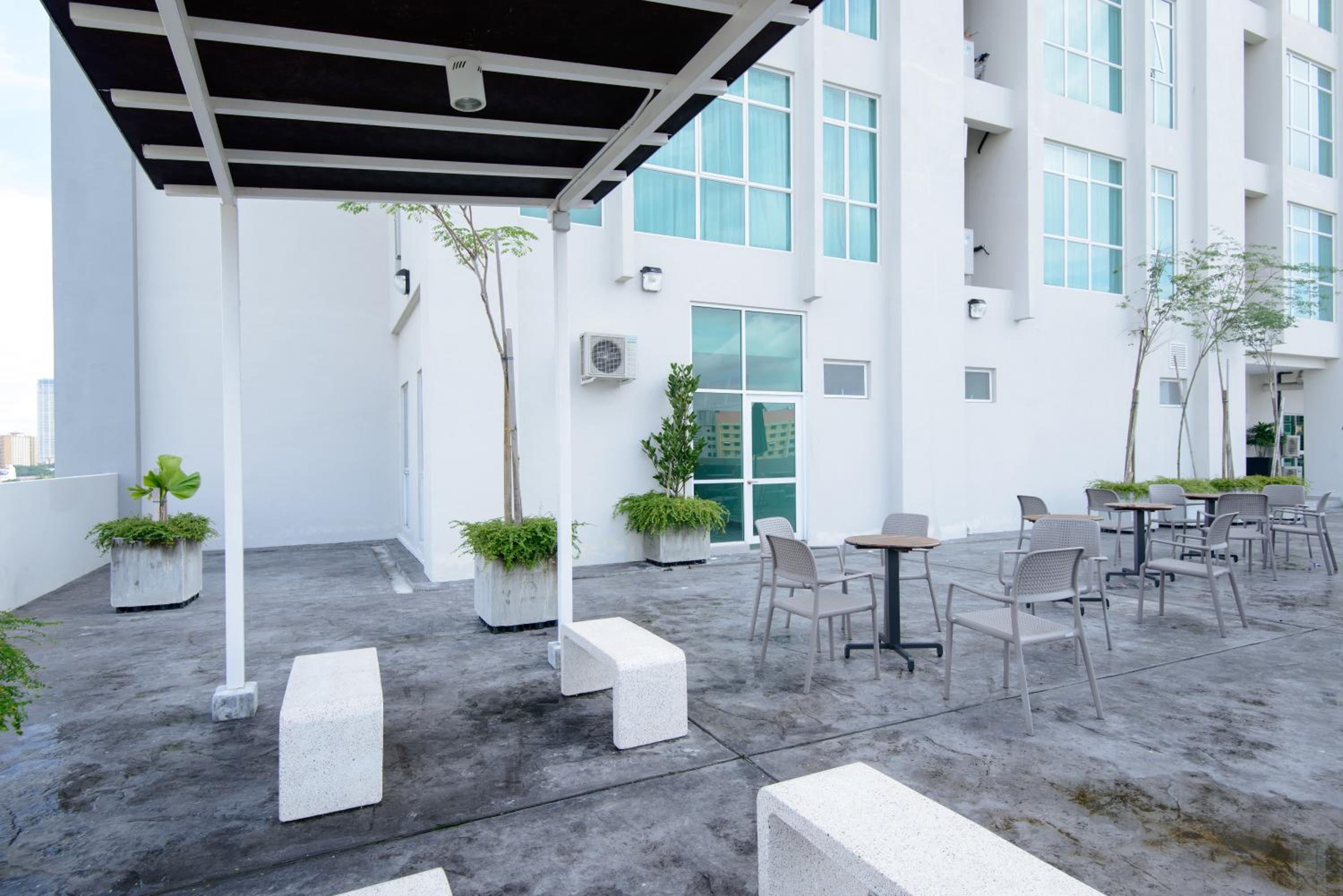 Straits Garden Suites, Georgetown view 2