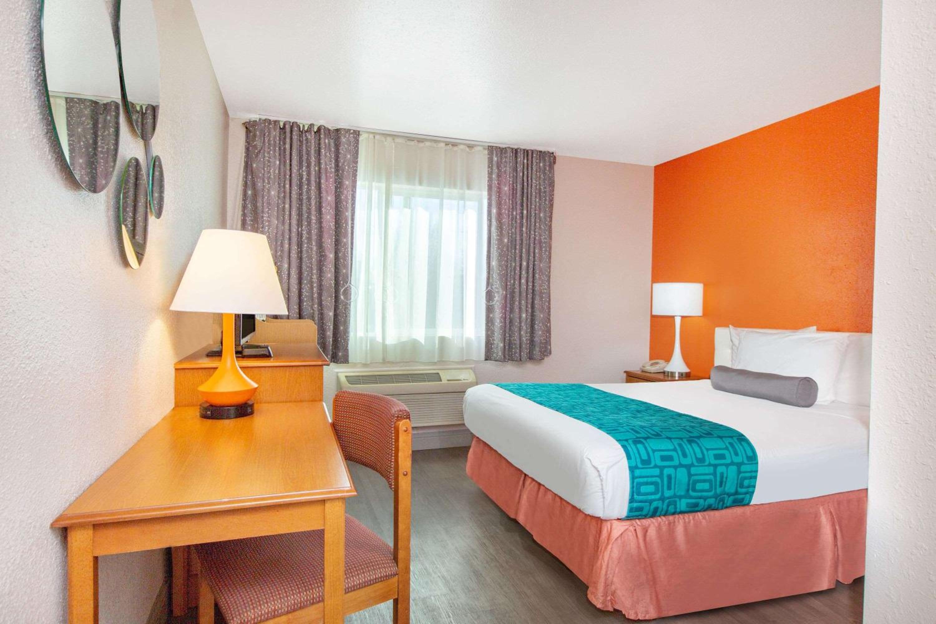 Howard Johnson by Wyndham Salem view 4