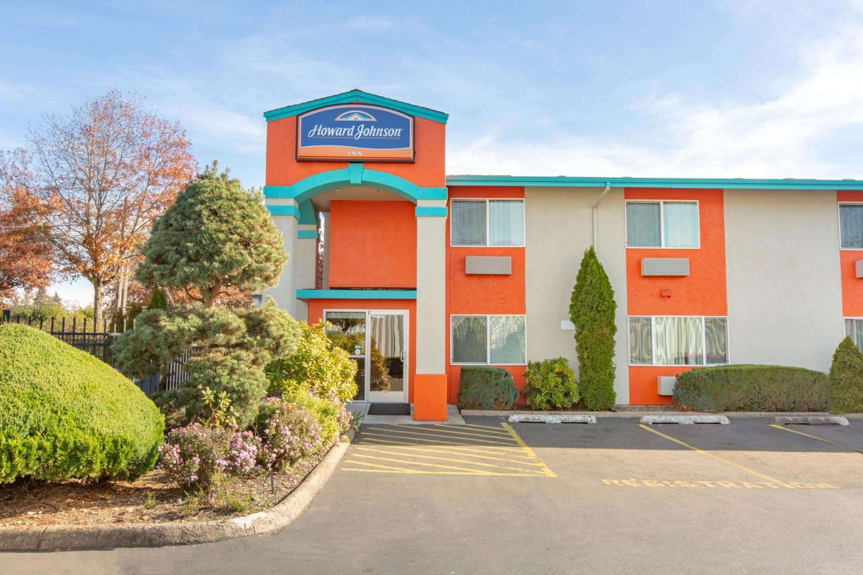 Albany Vacations - Howard Johnson by Wyndham Salem - Property Image 1