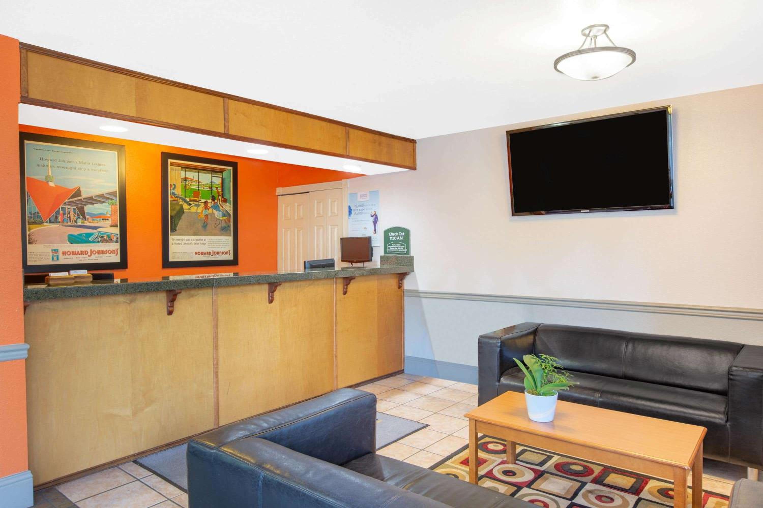 Howard Johnson by Wyndham Salem view 3