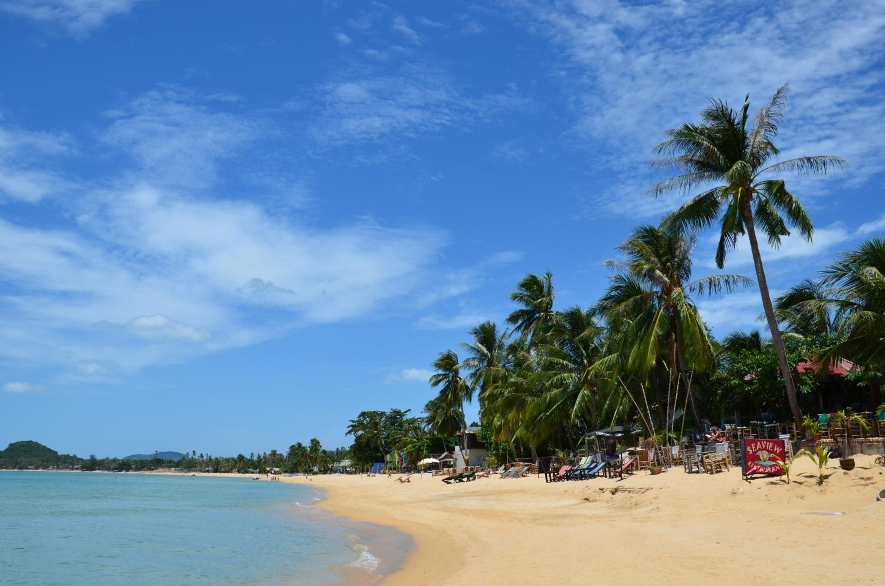 Baan Banyan Villa, wood house short walk to Mae Nam beach