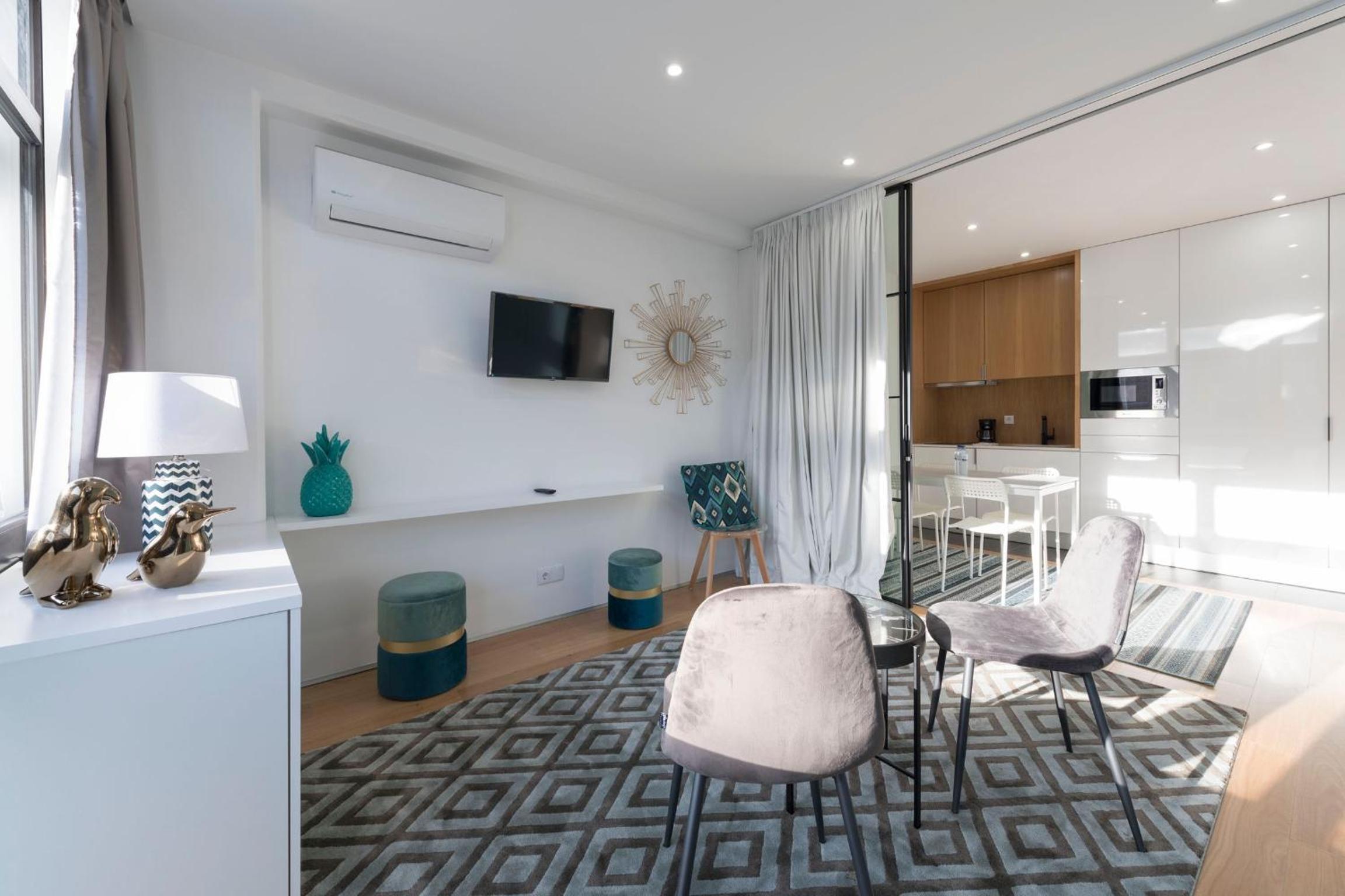 LovelyStay - Wohaza Apartment with free private parking view 3