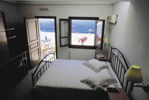 Theoxenia Caldera Hotel