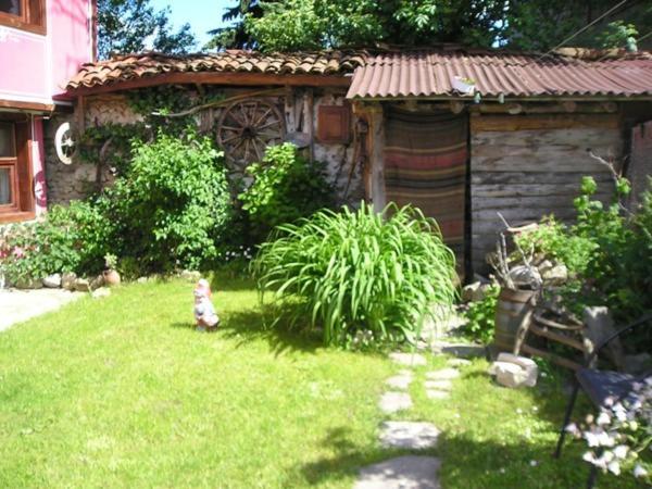 Nenchova Guest House