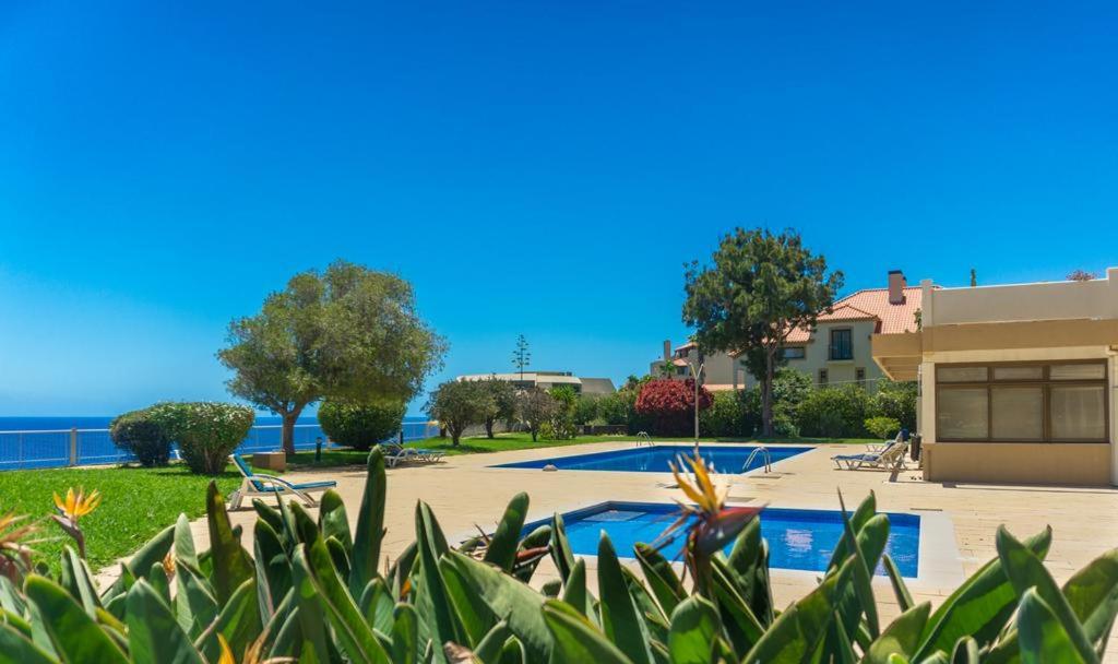 Sunny Getaway in Funchal view 2