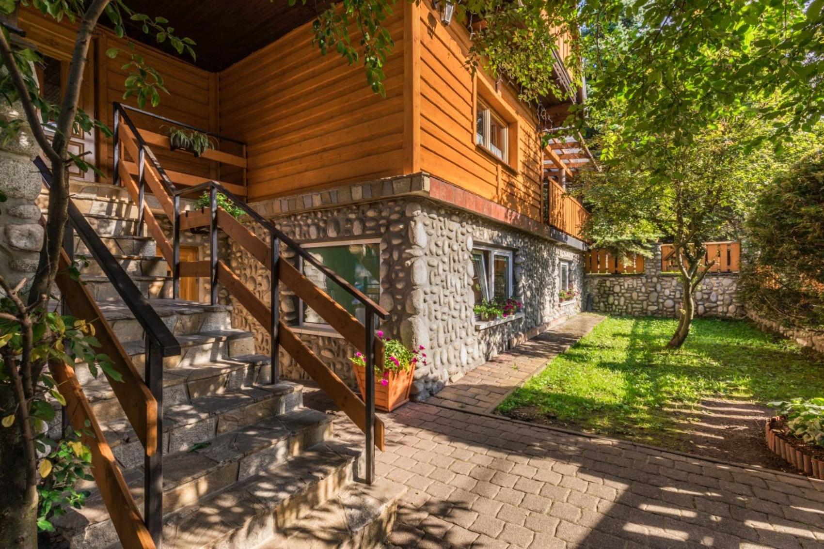 Domek na Stromej klimatyczny domek z sauną, cisza, las i rzeka, relaks dla rodzin i przyjaciół, prywatny parking view 2