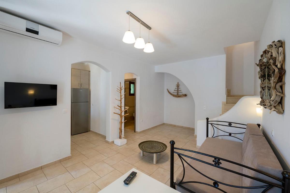 Anemonisia Deluxe Apartments view 5