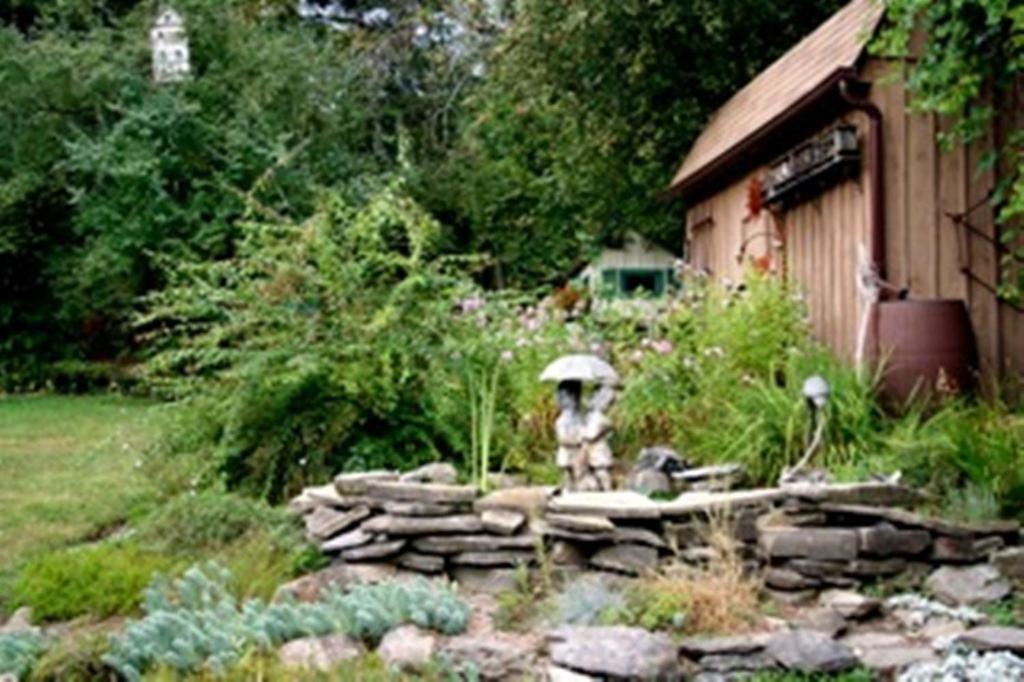 Burley's Executive Garden Suite