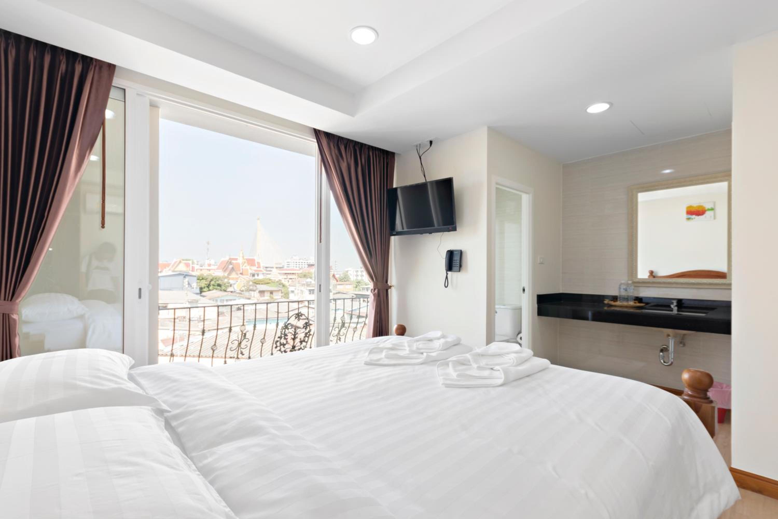Royale 8 Ville Guest House
