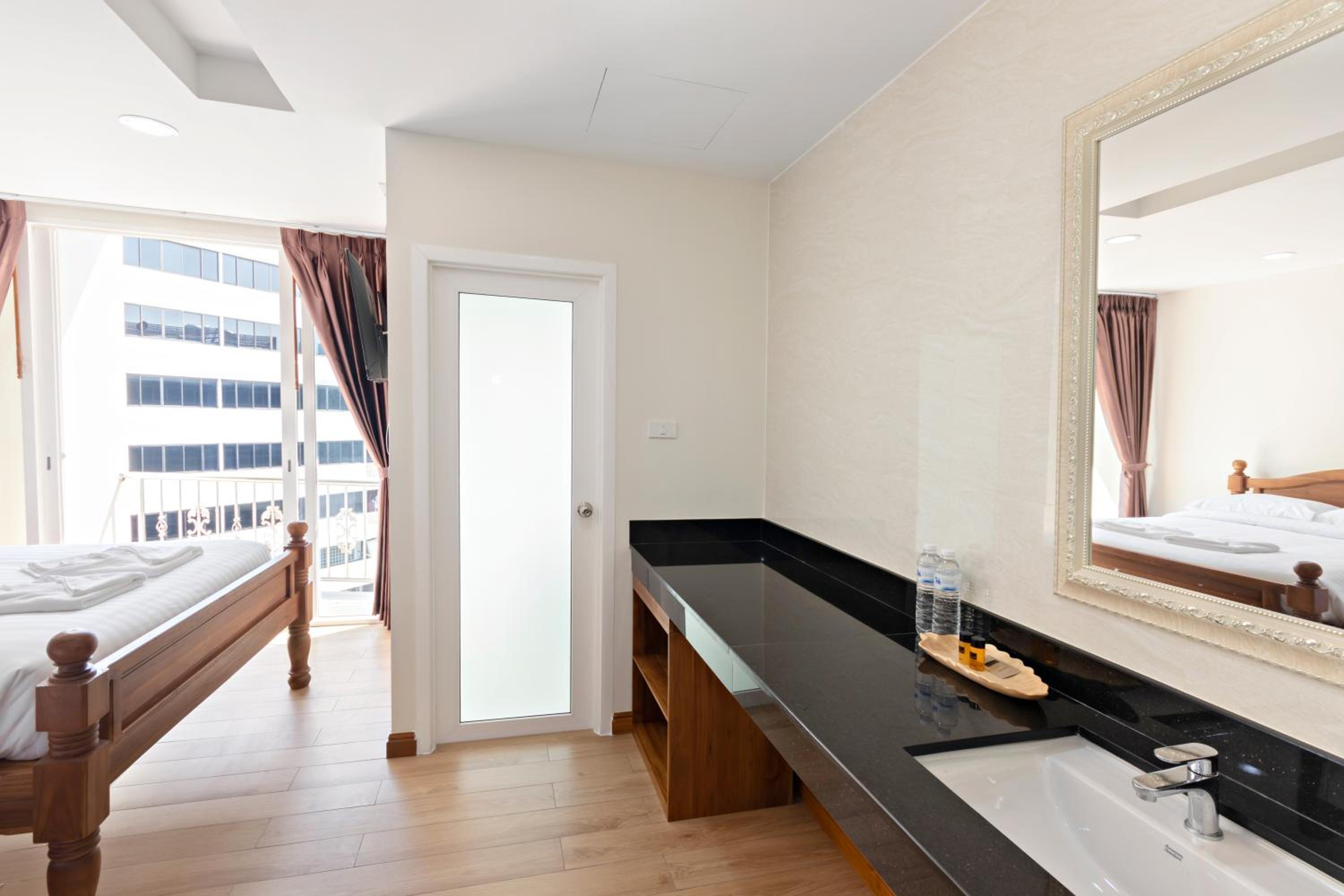 Royale 8 Ville Guest House