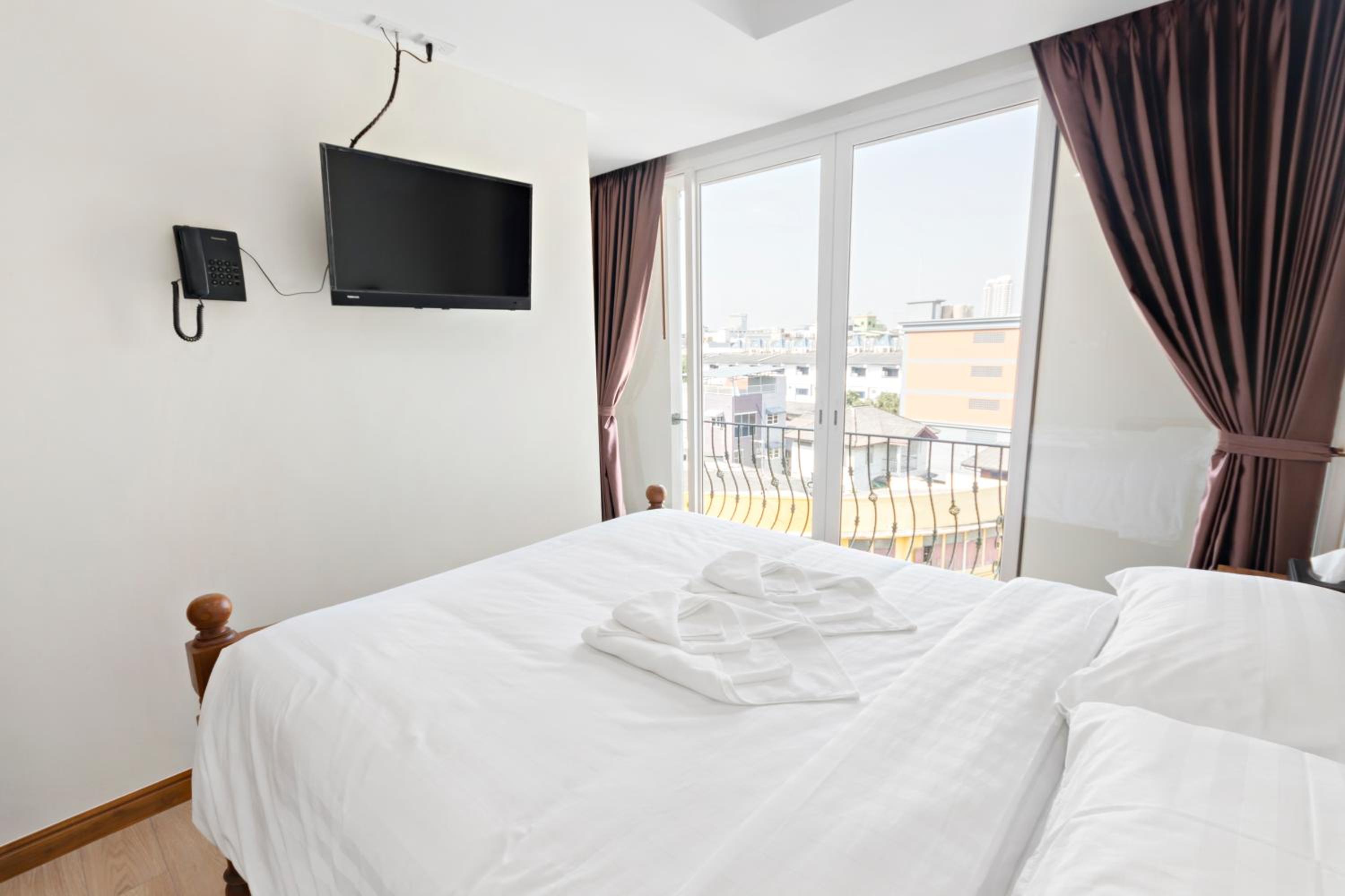 Royale 8 Ville Guest House