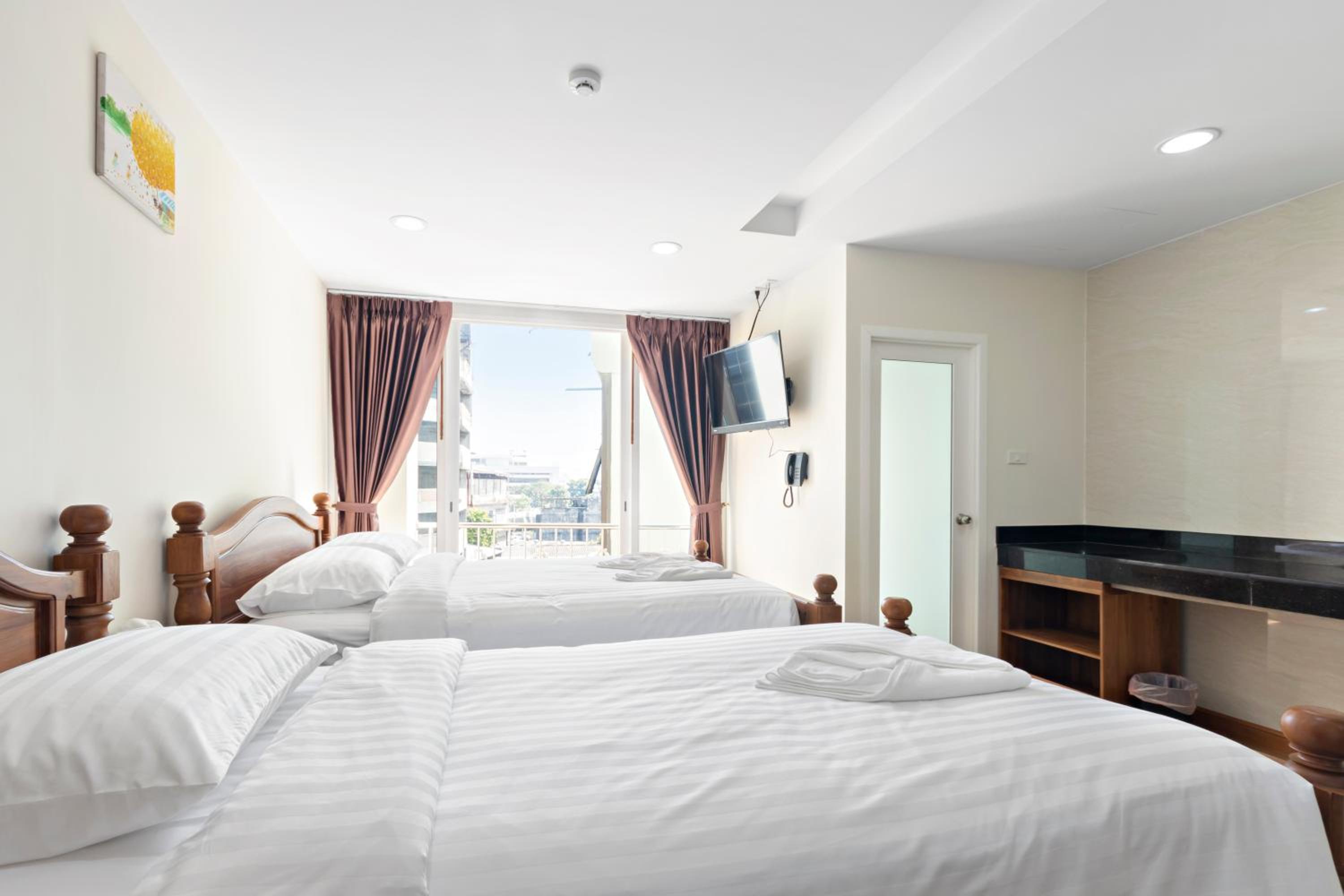 Royale 8 Ville Guest House