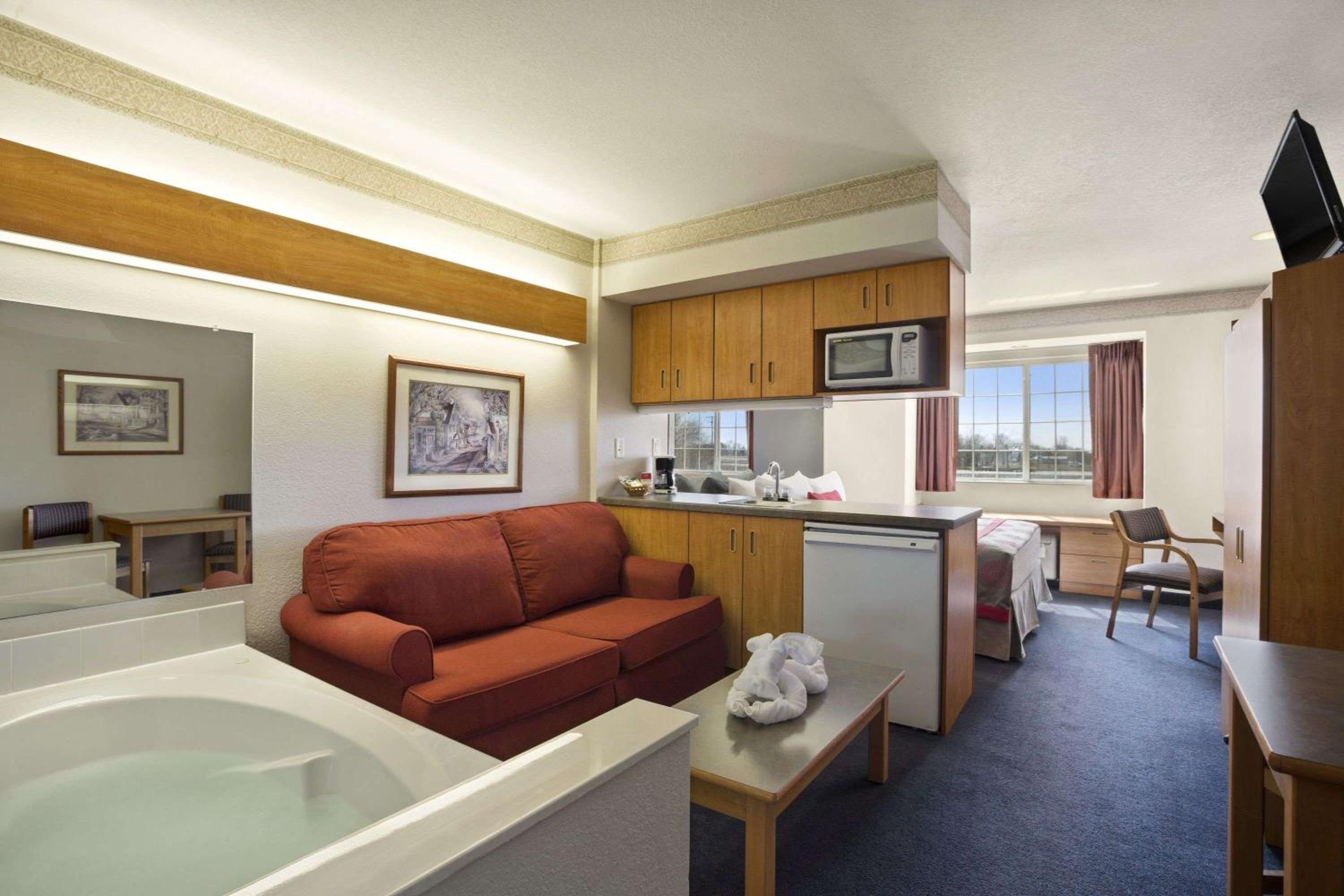 Bloomington Vacations - Ramada by Wyndham Bloomington I-55 and I-74 IL - Property Image 30
