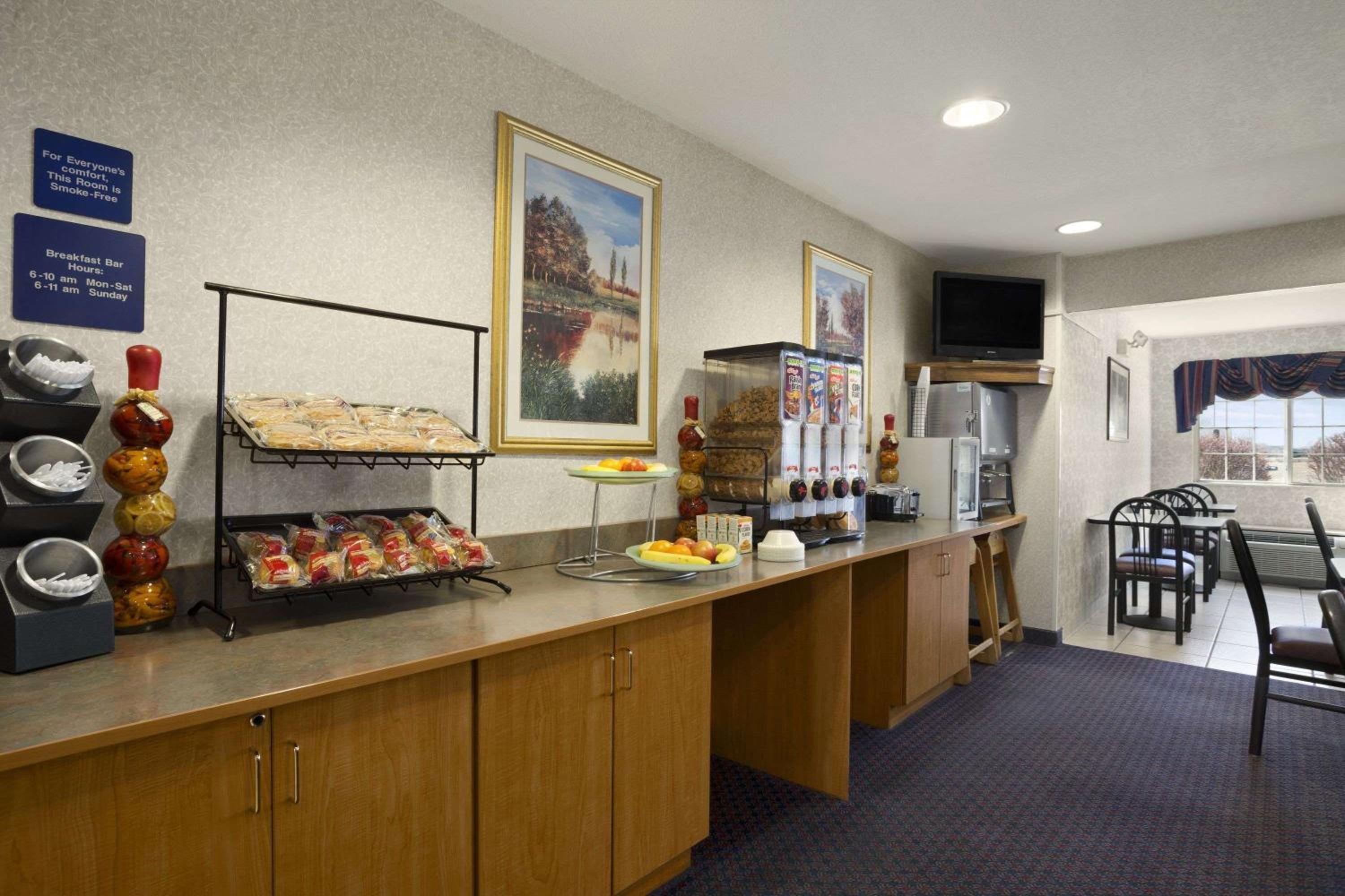 Bloomington Vacations - Ramada by Wyndham Bloomington I-55 and I-74 IL - Property Image 32