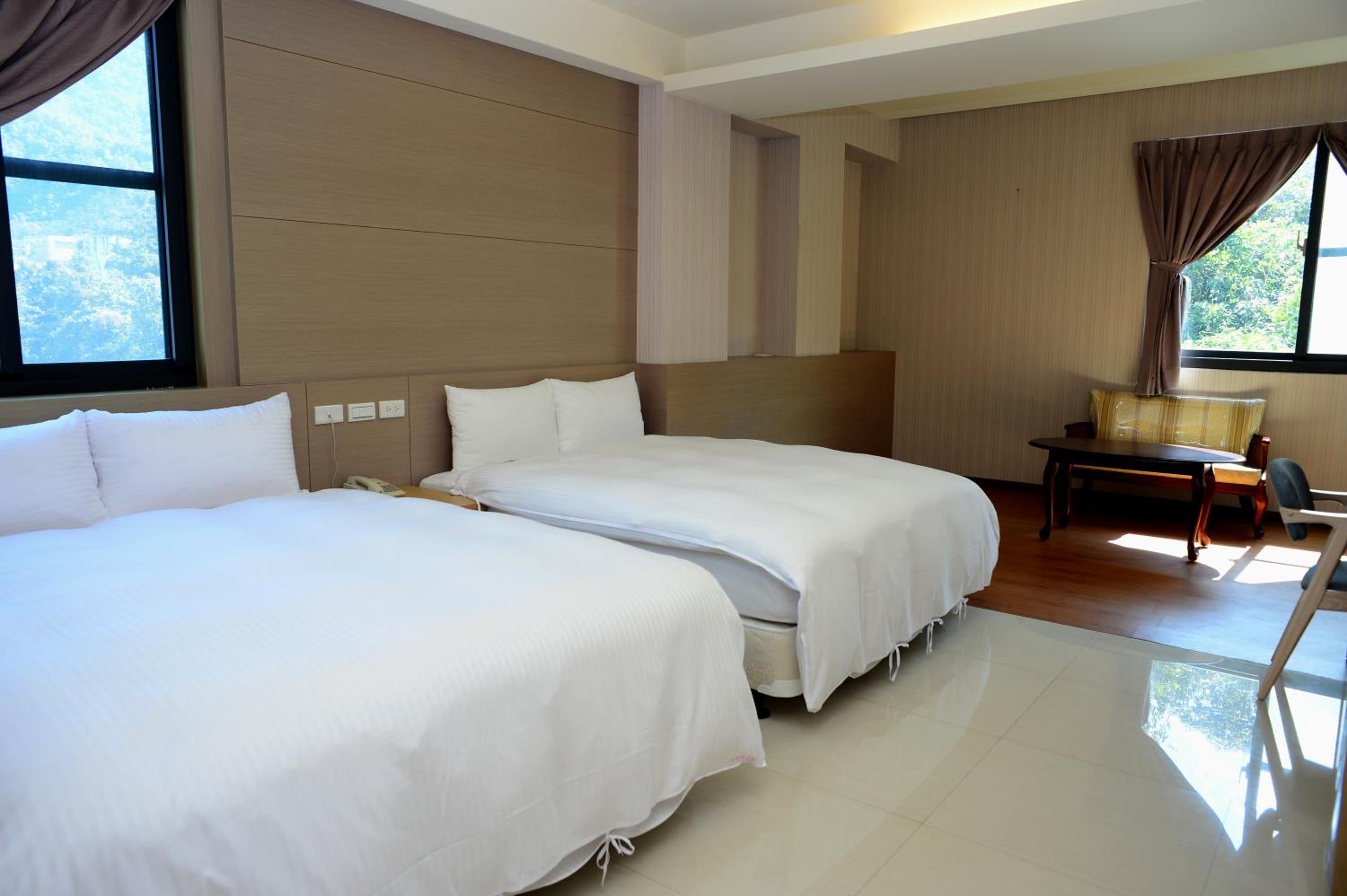 Yi Da Lakeside Hotel